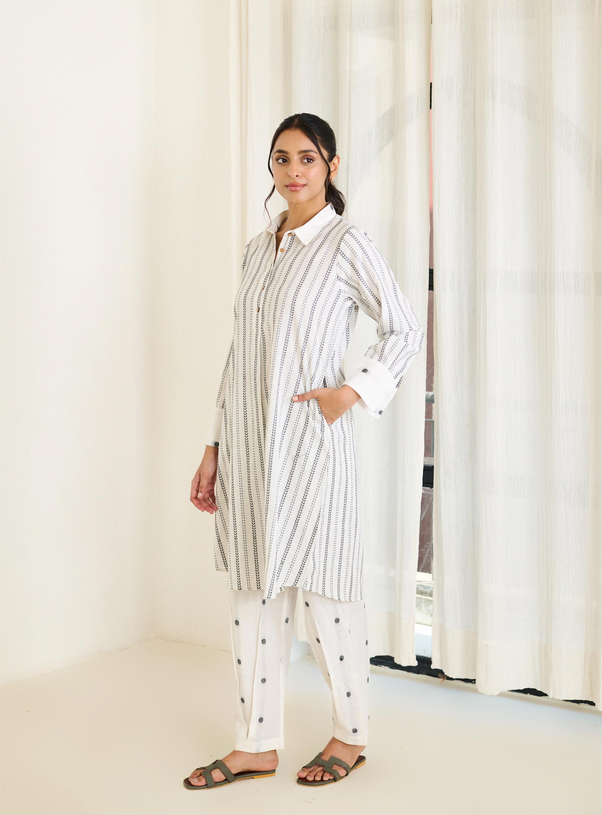 Saadgi White Kurta Set - Set of 2-FL