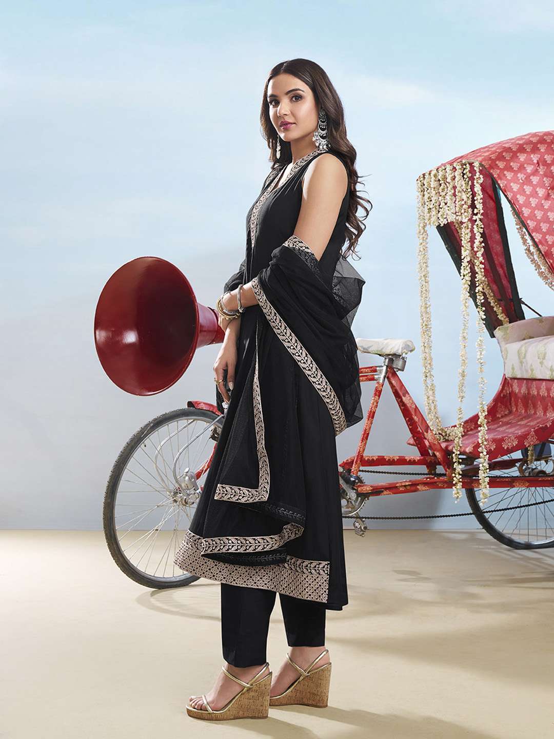 Women Floral Yoke Design Regular Kurta with Trousers & With Dupatta