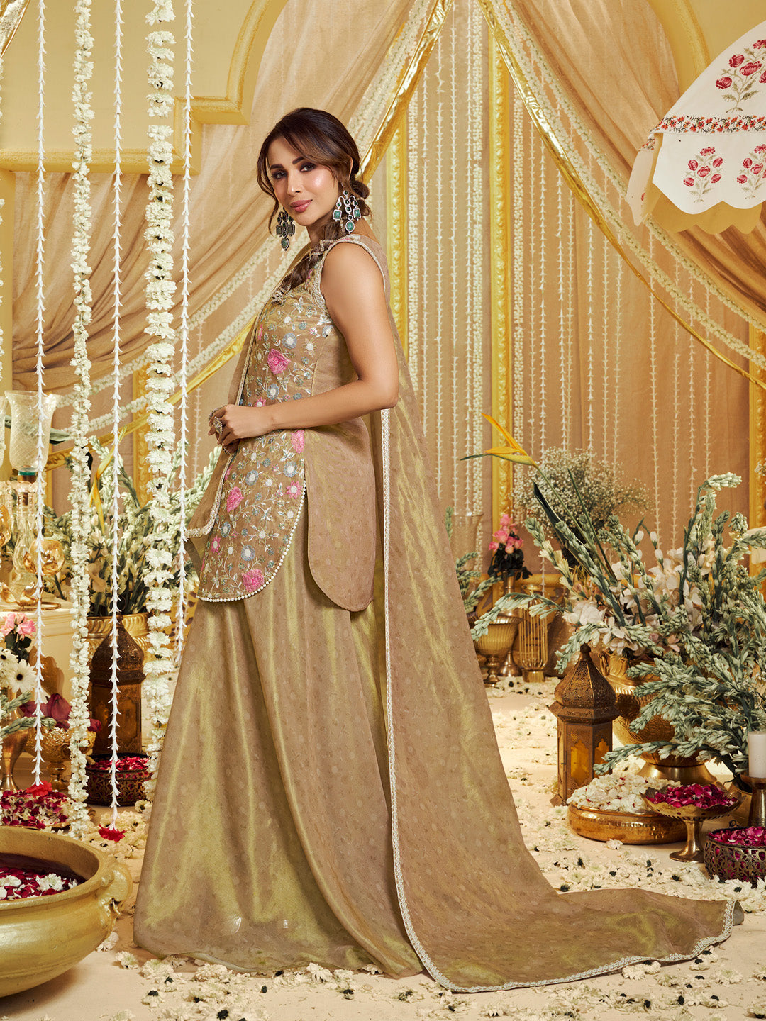 Women Floral Embroidered Regular Thread Work Kurta with Palazzos & With Dupatta