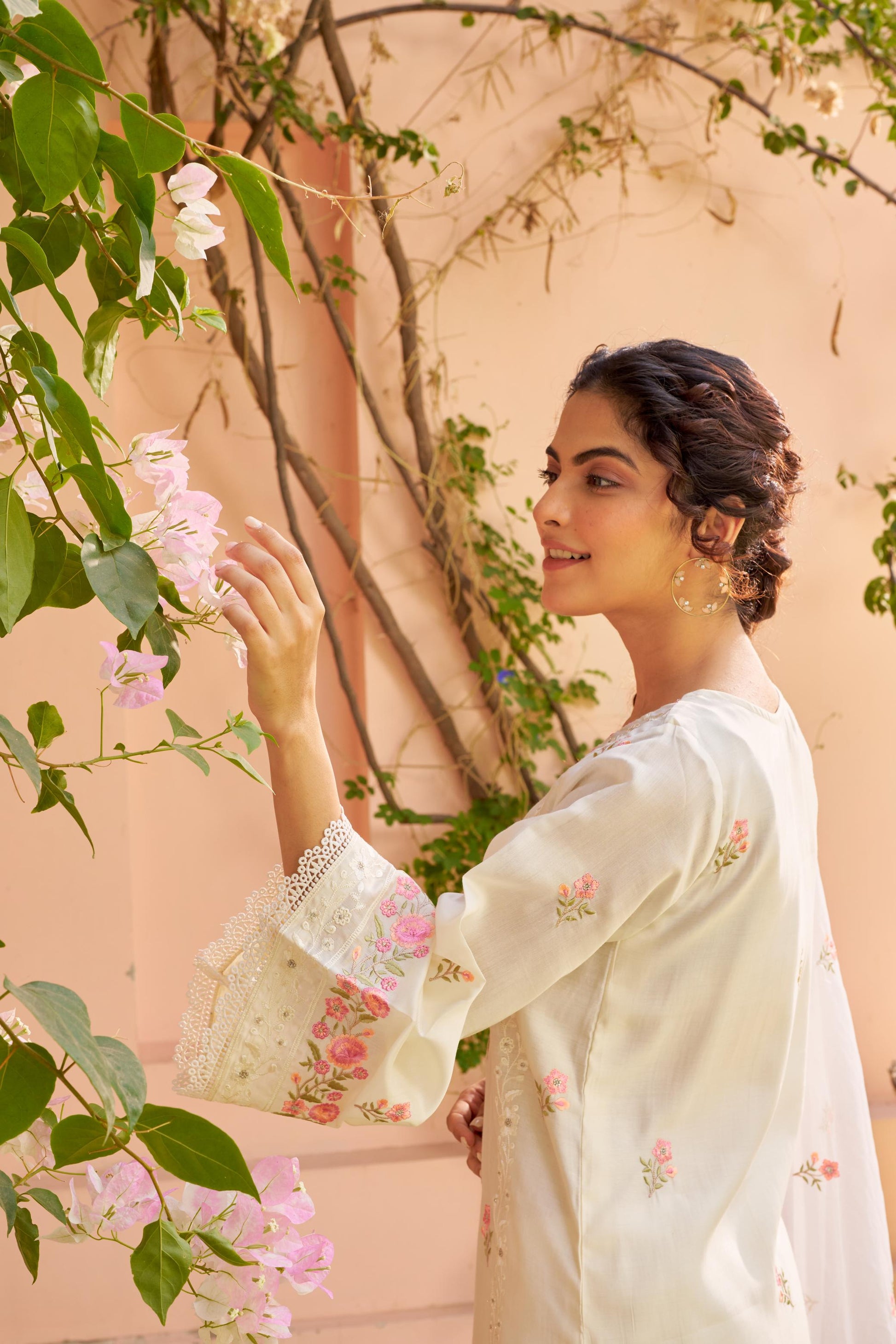 Nalini - Ivory White Chanderi Embroidered Suit Set.- NV