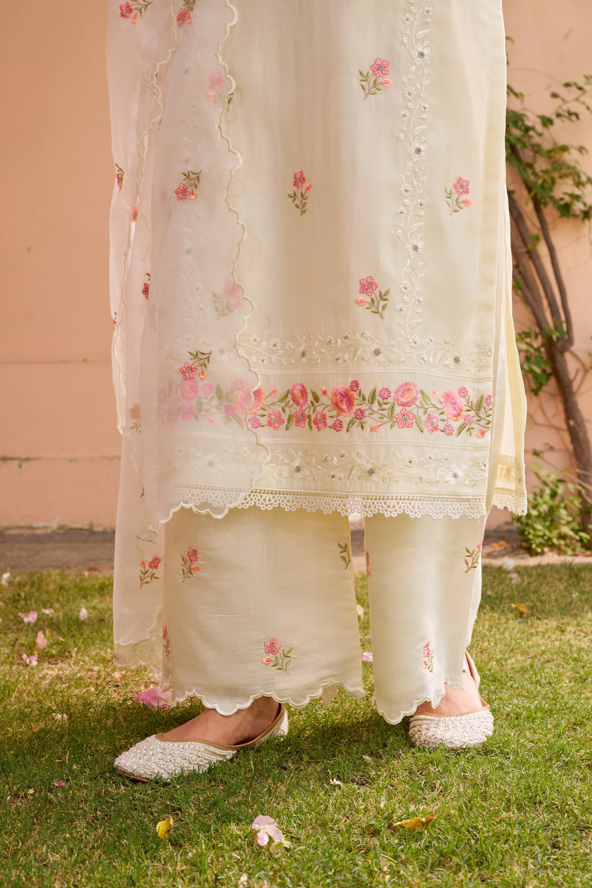 Nalini - Ivory White Chanderi Embroidered Suit Set.- NV