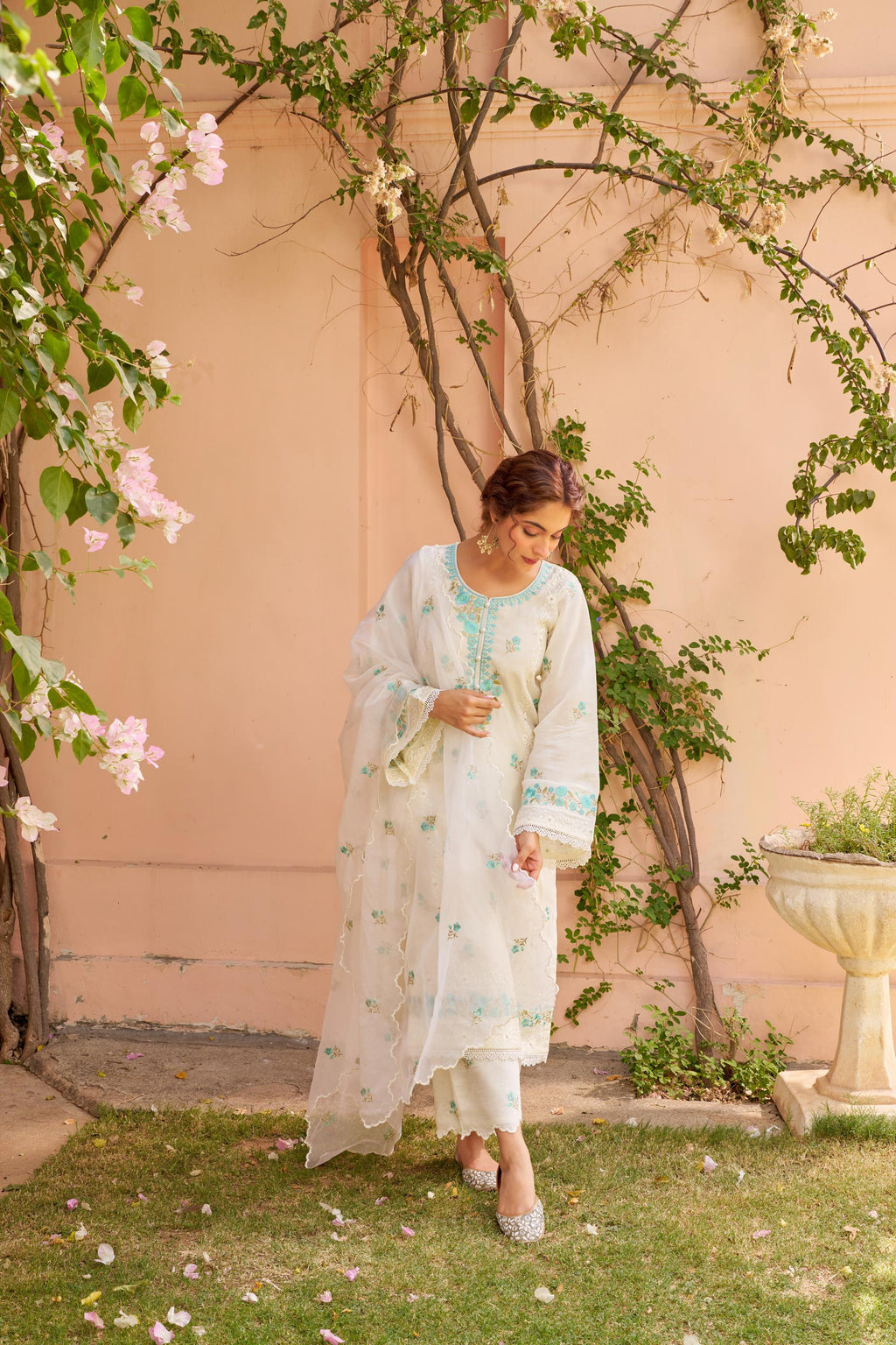 Banphool - Ivory White Chanderi Embroidered Suit Set.- NV