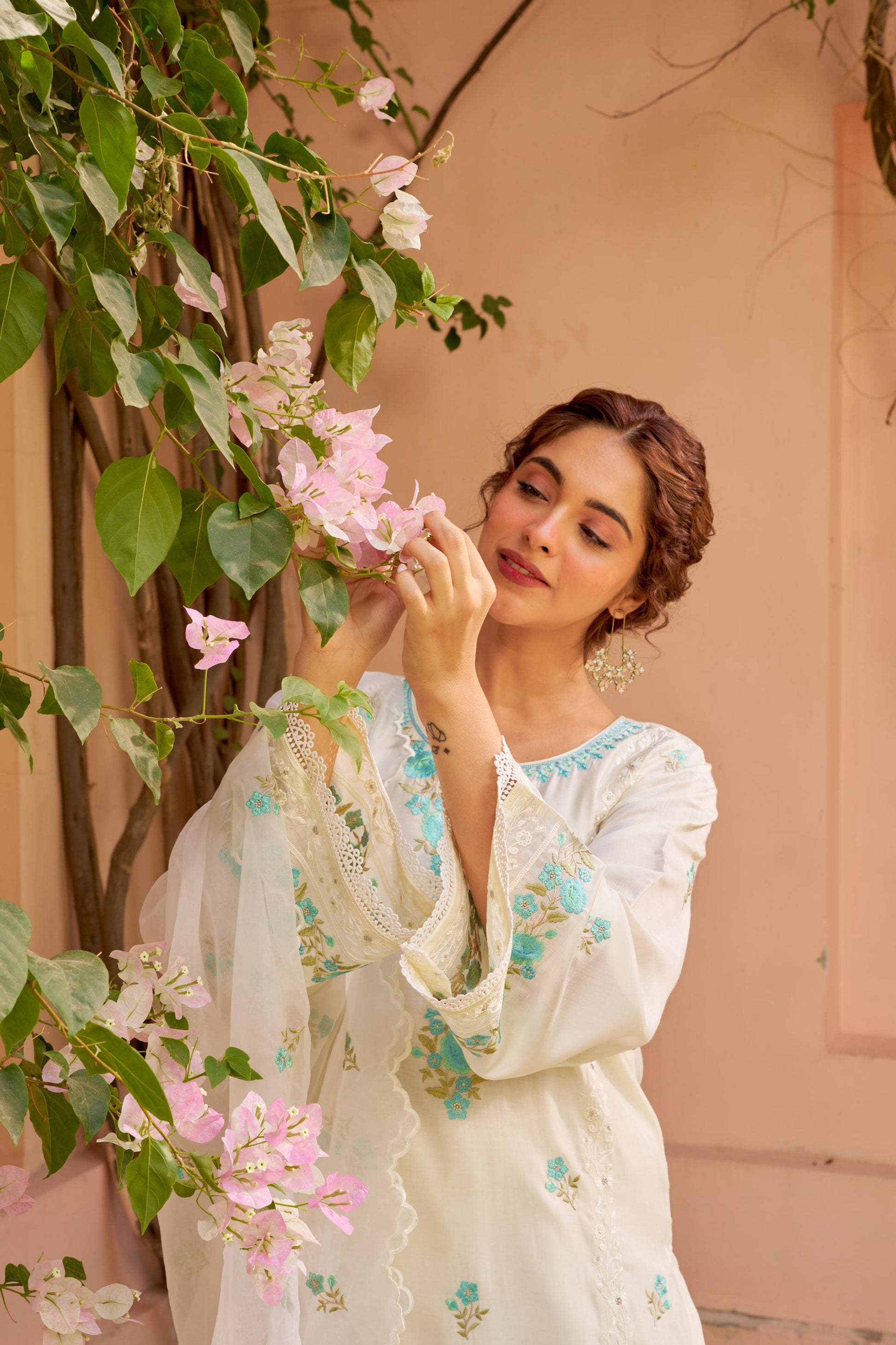 Banphool - Ivory White Chanderi Embroidered Suit Set.- NV