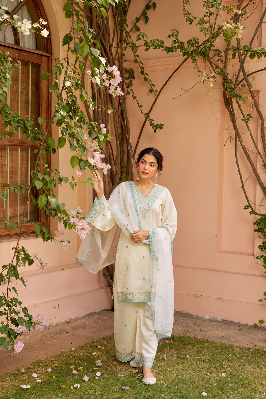 Banafsha - Ivory White Chanderi Embroidered Suit Set.- NV