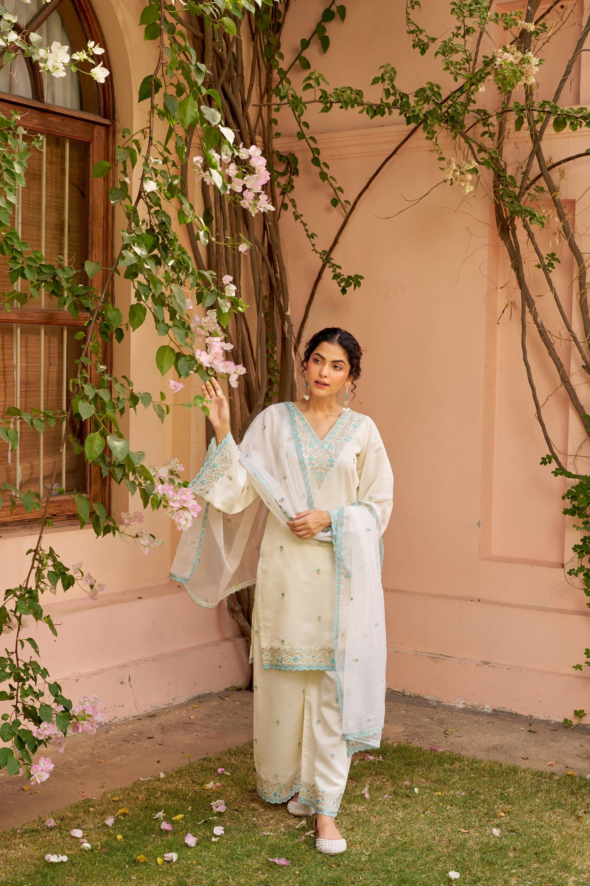 Banafsha - Ivory White Chanderi Embroidered Suit Set.- NV