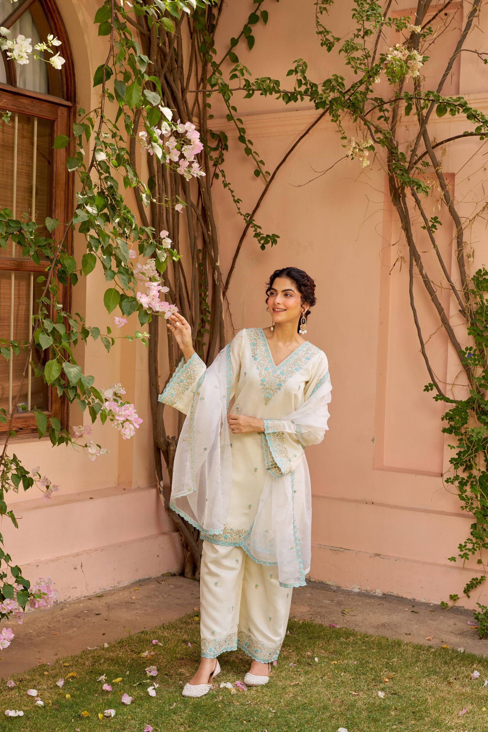 Banafsha - Ivory White Chanderi Embroidered Suit Set.- NV