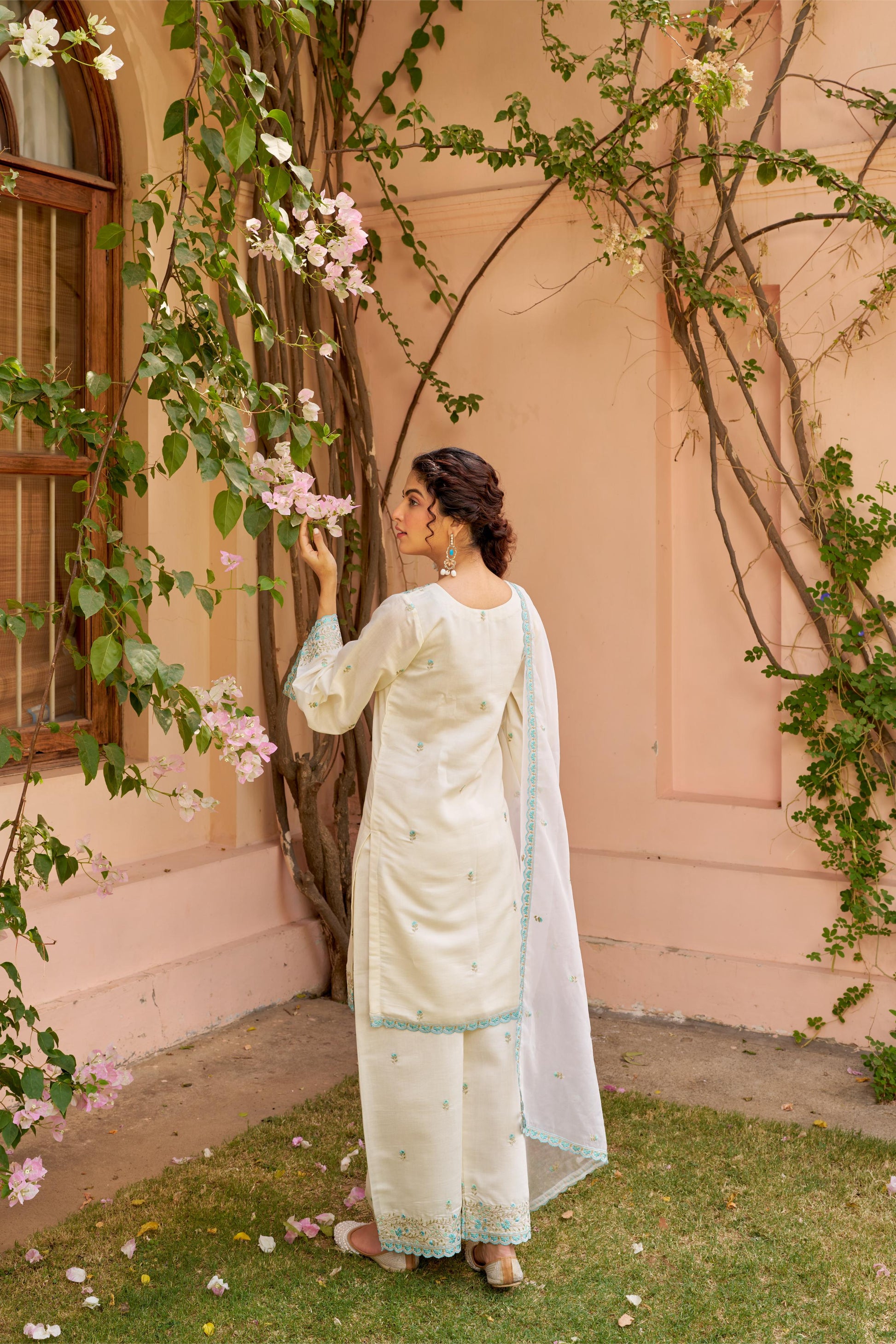 Banafsha - Ivory White Chanderi Embroidered Suit Set.- NV