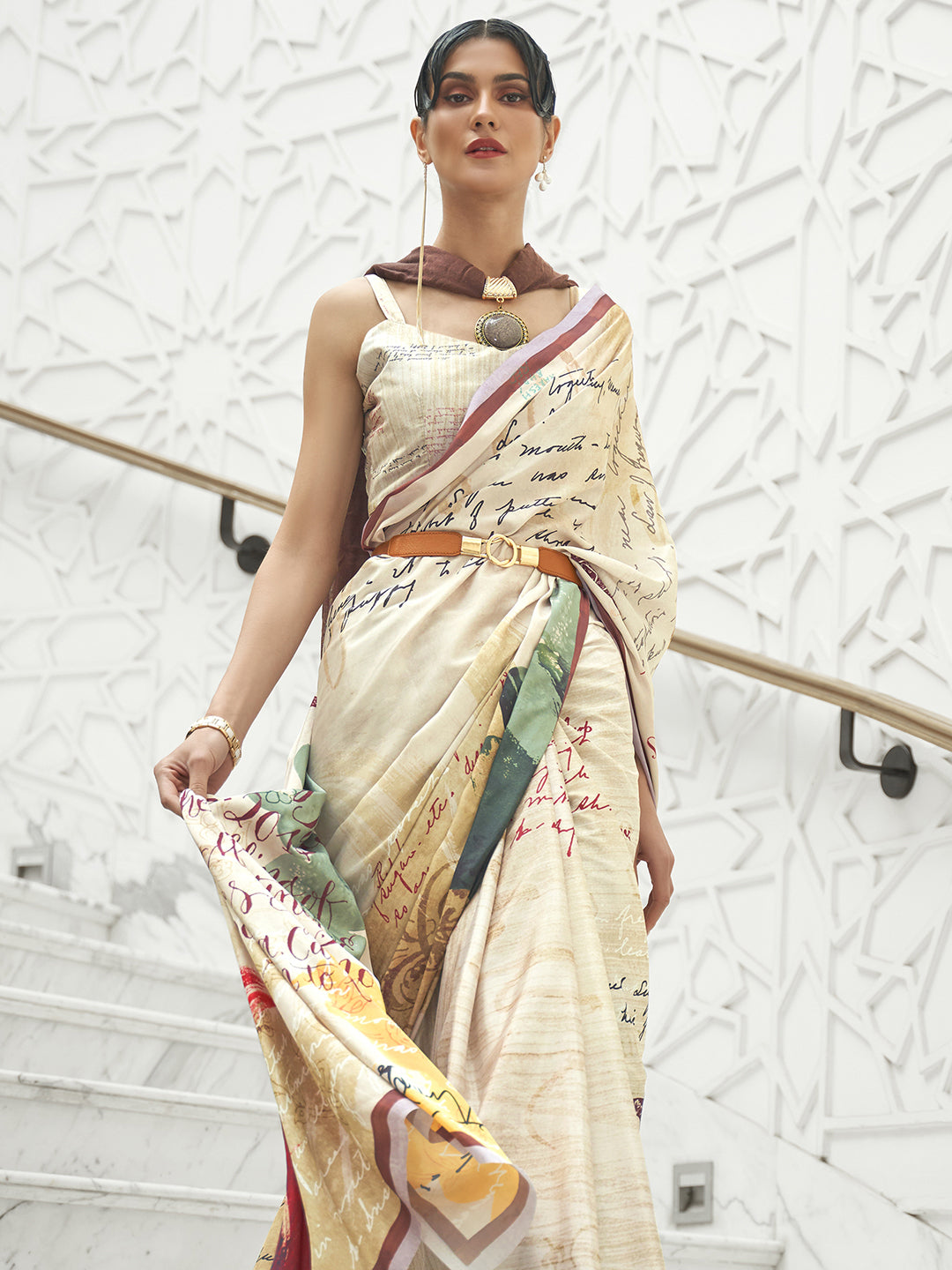 Crepe Cream Digital Print Celebrity Saree With Blouse