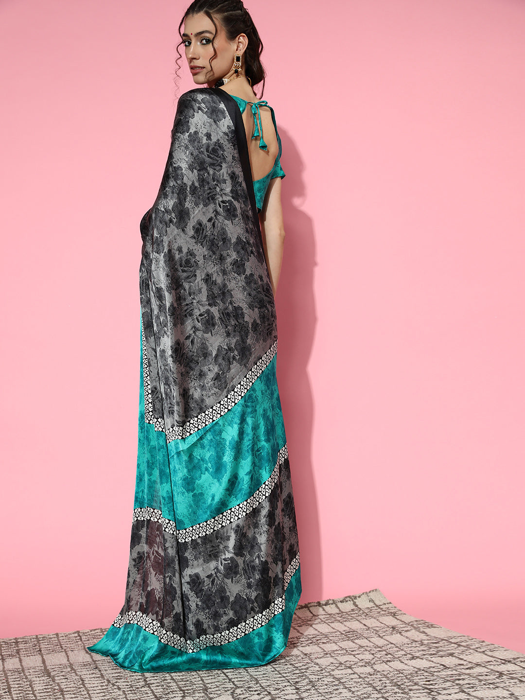 Crepe Grey Printed Celebrity Saree With Blouse