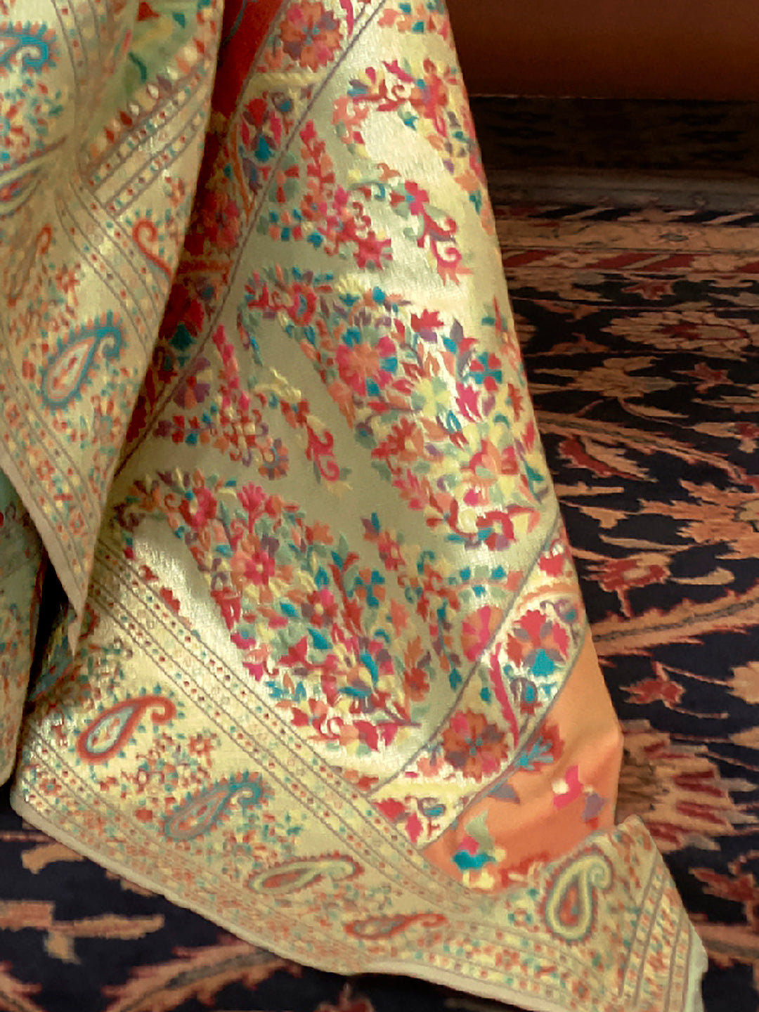 Silk Blend Green Woven Design Celebrity Saree With Blouse