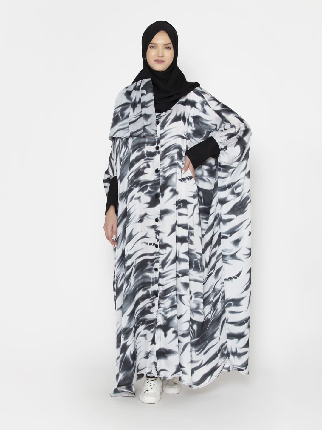 Regal Elegance Patterned Abaya