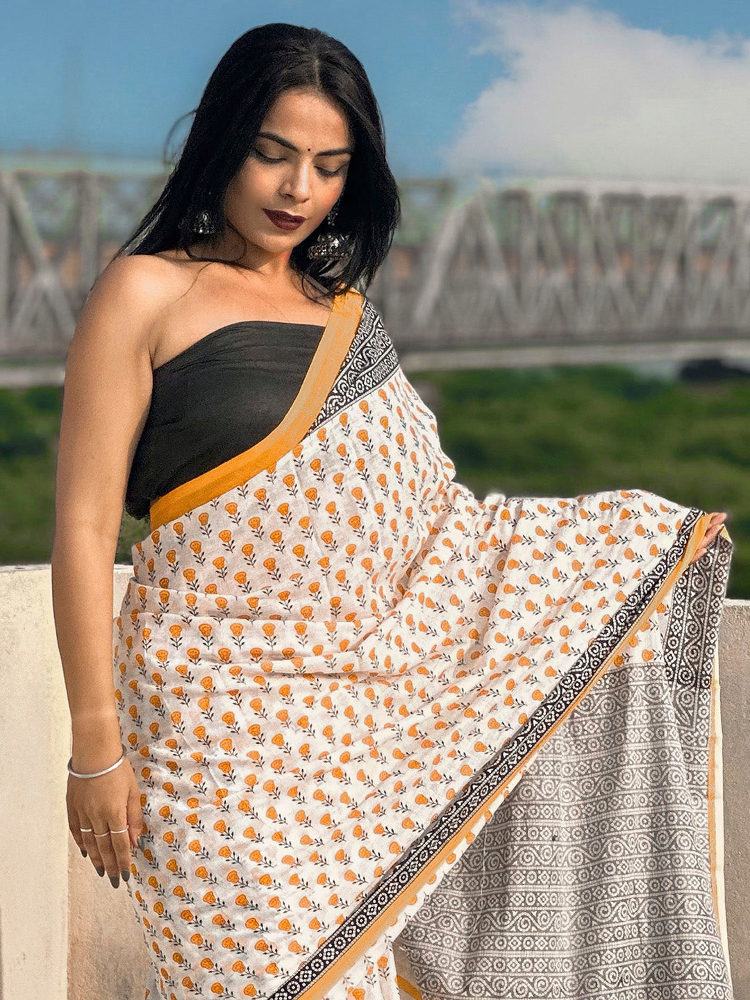 Cotton White Printed Designer Saree With Blouse