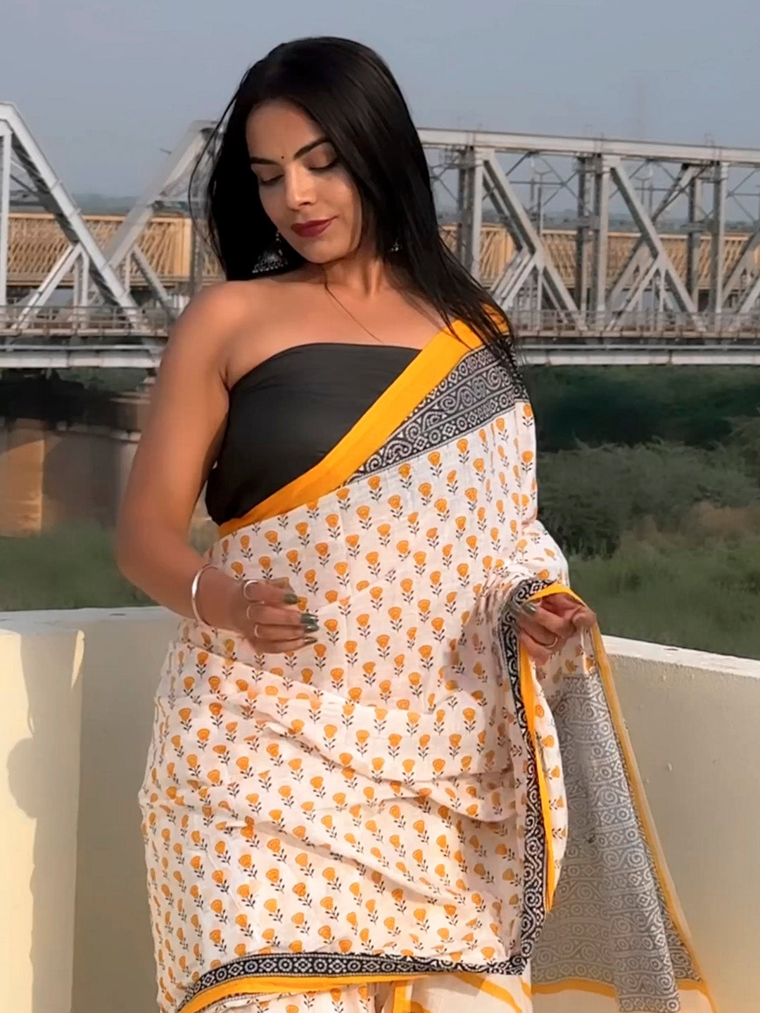 Cotton White Printed Designer Saree With Blouse