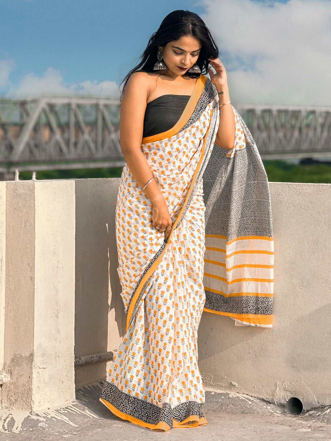 Cotton White Printed Designer Saree With Blouse