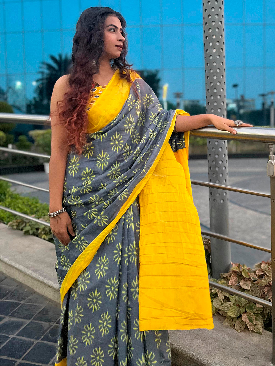 Cotton Grey Printed Designer Saree With Blouse