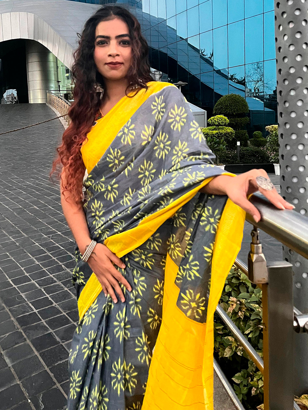 Cotton Grey Printed Designer Saree With Blouse