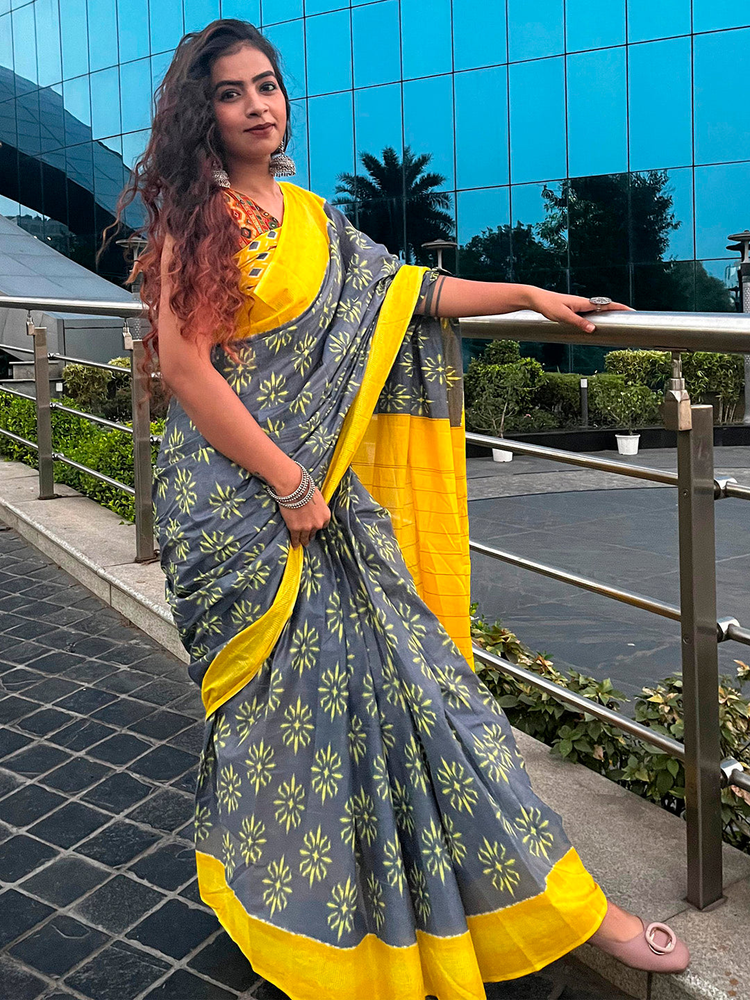 Cotton Grey Printed Designer Saree With Blouse