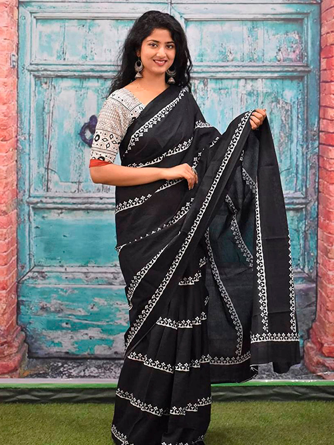 Cotton Black Printed Designer Saree With Blouse