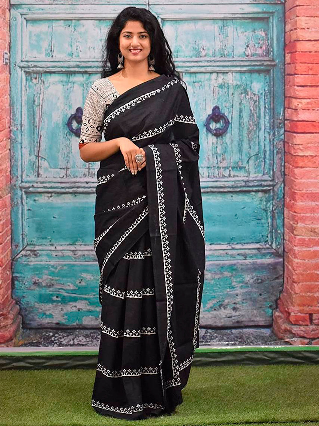 Cotton Black Printed Designer Saree With Blouse