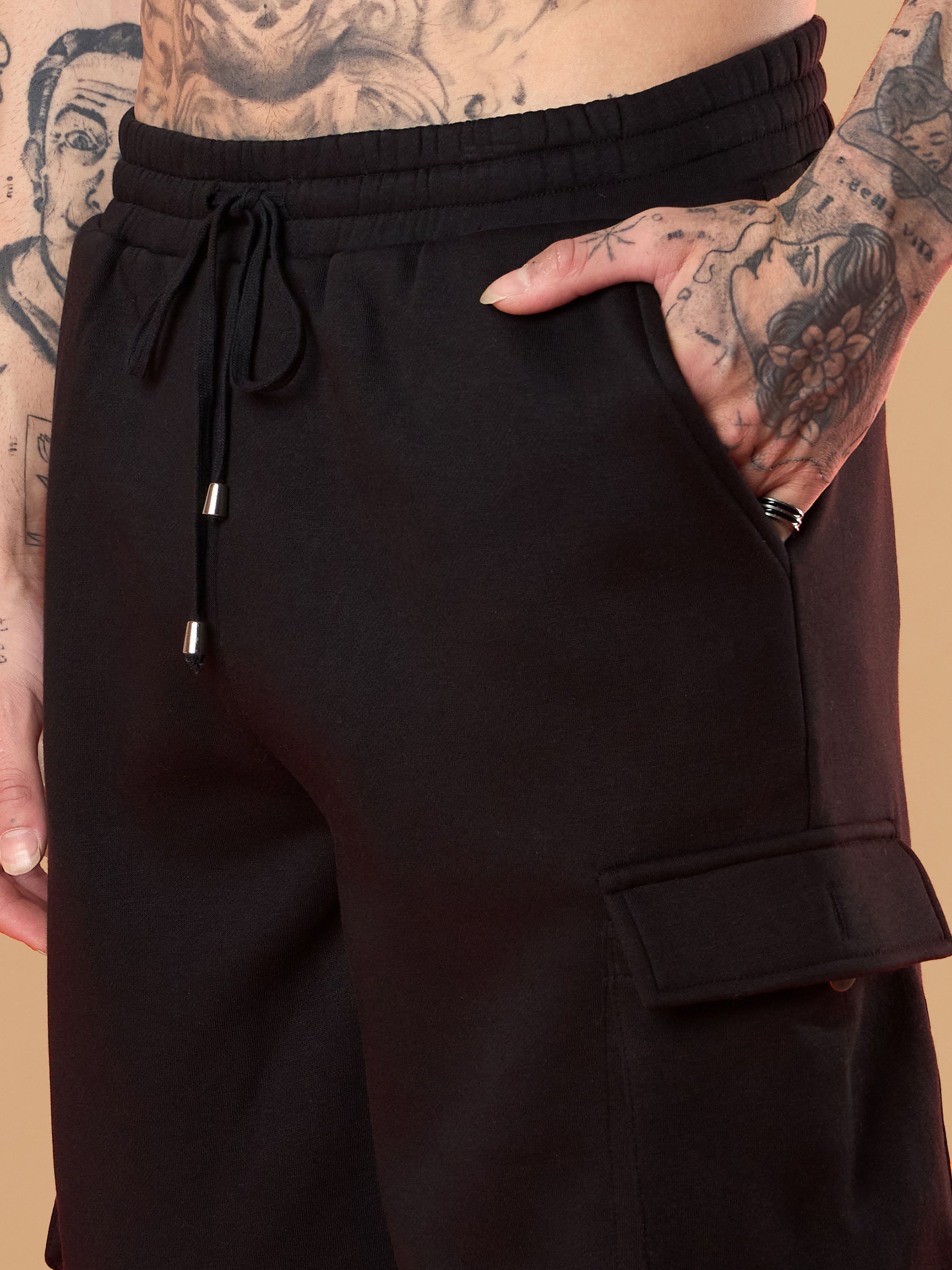 Men Black Utility Pockets Oversized Joggers