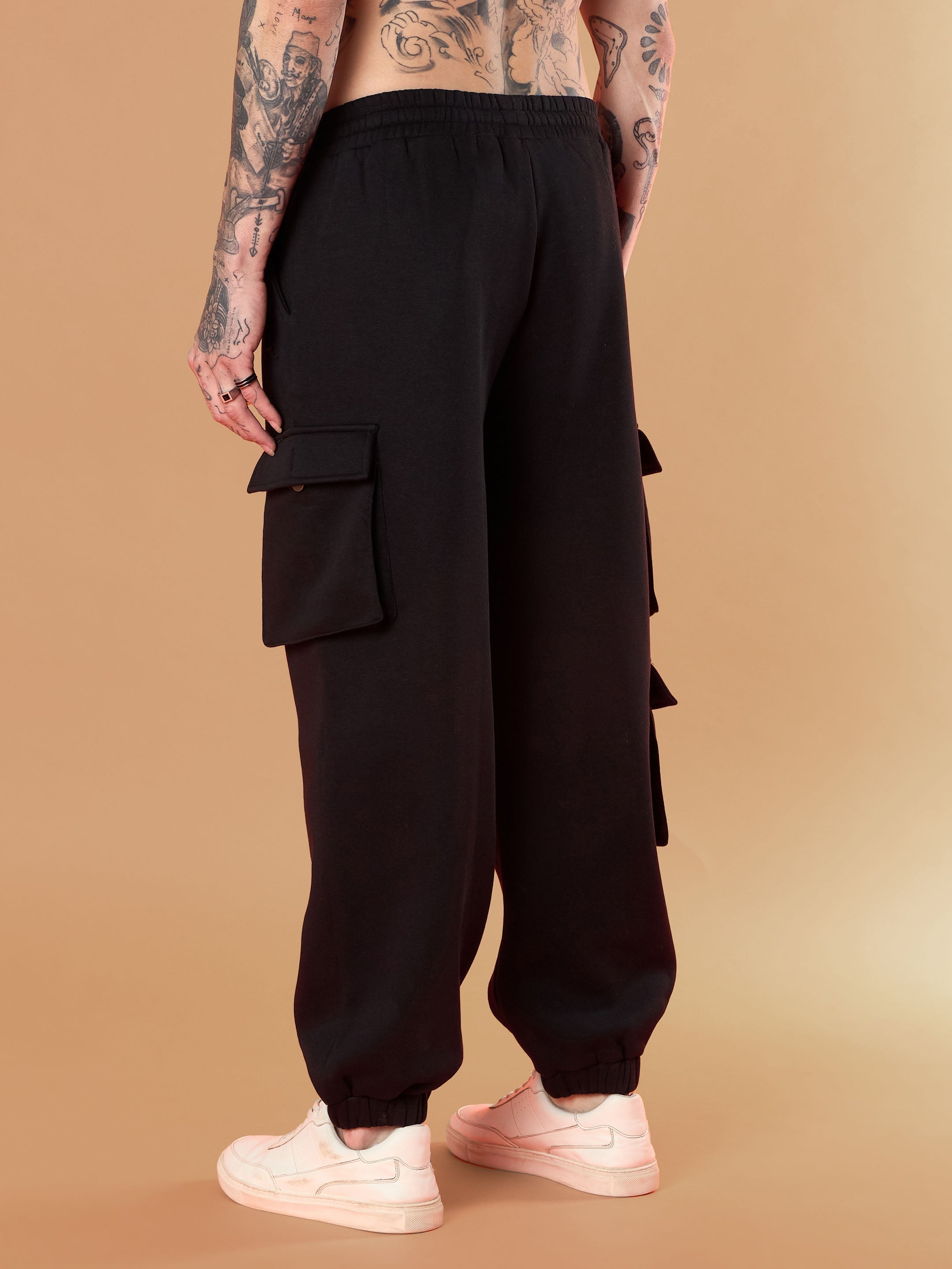 Men Black Utility Pockets Oversized Joggers