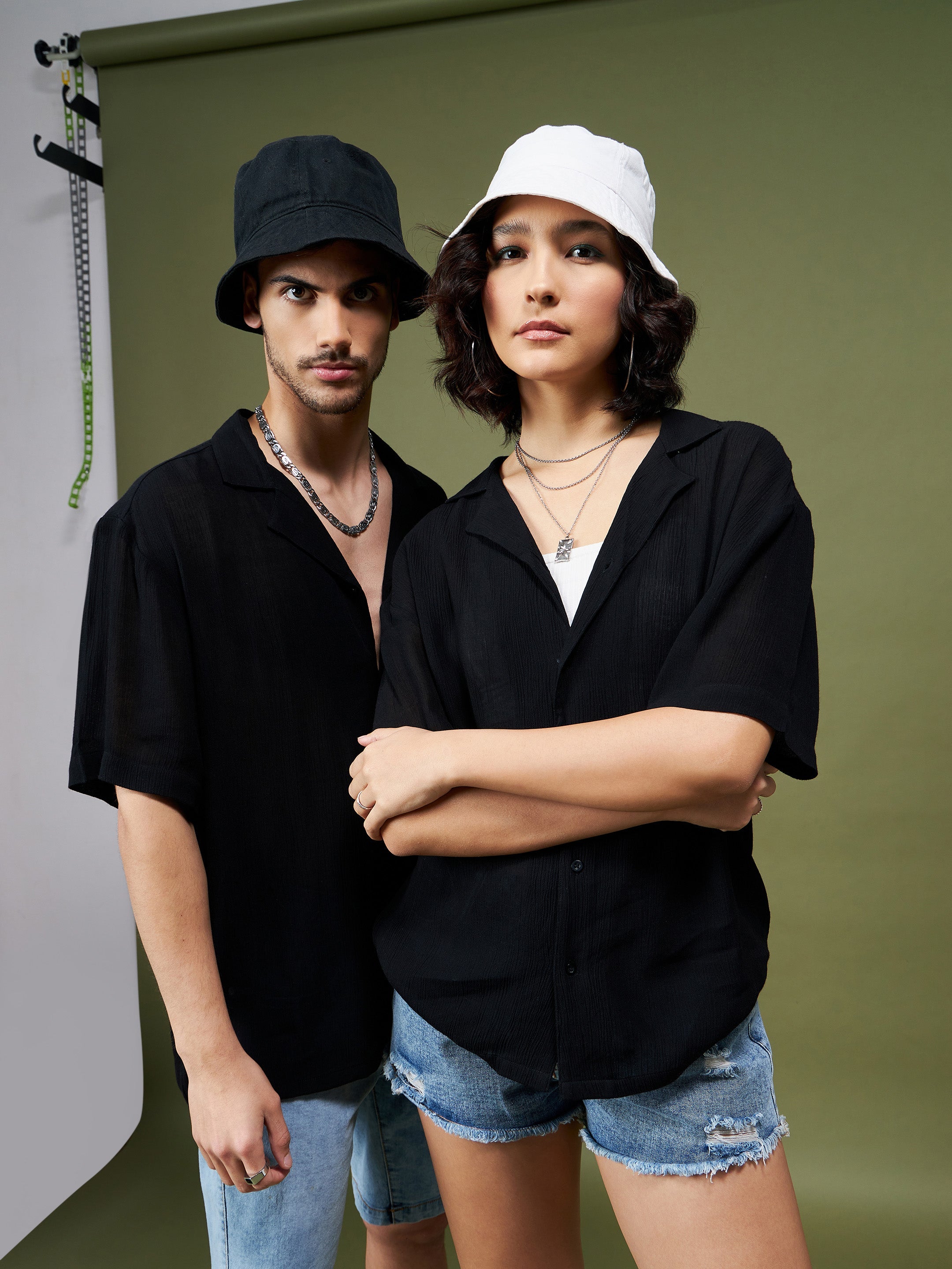 Unisex Black Solid Relax Fit Shirt