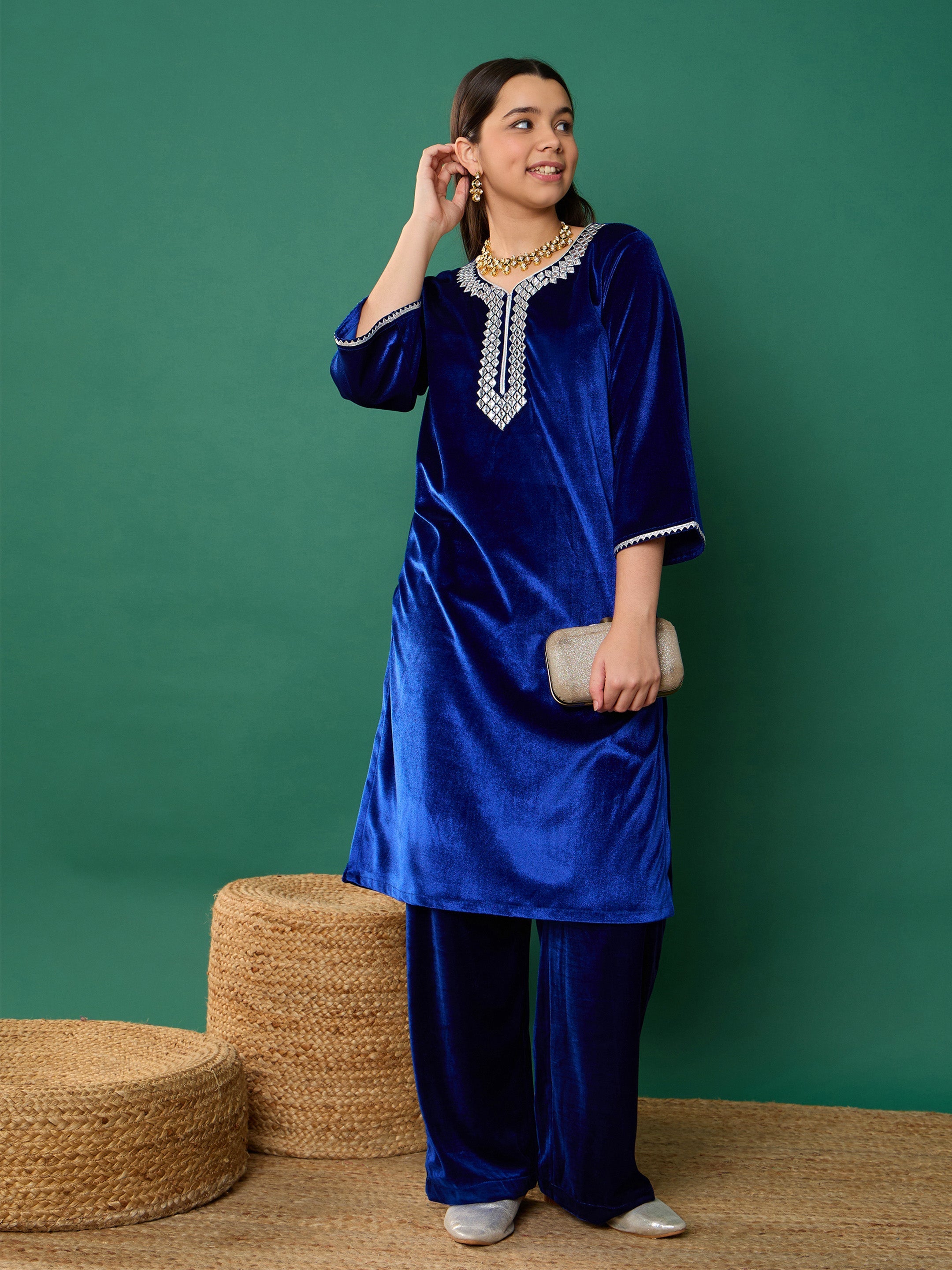 Girl Royal Blue Velvet Emb Straight Kurta With Pants