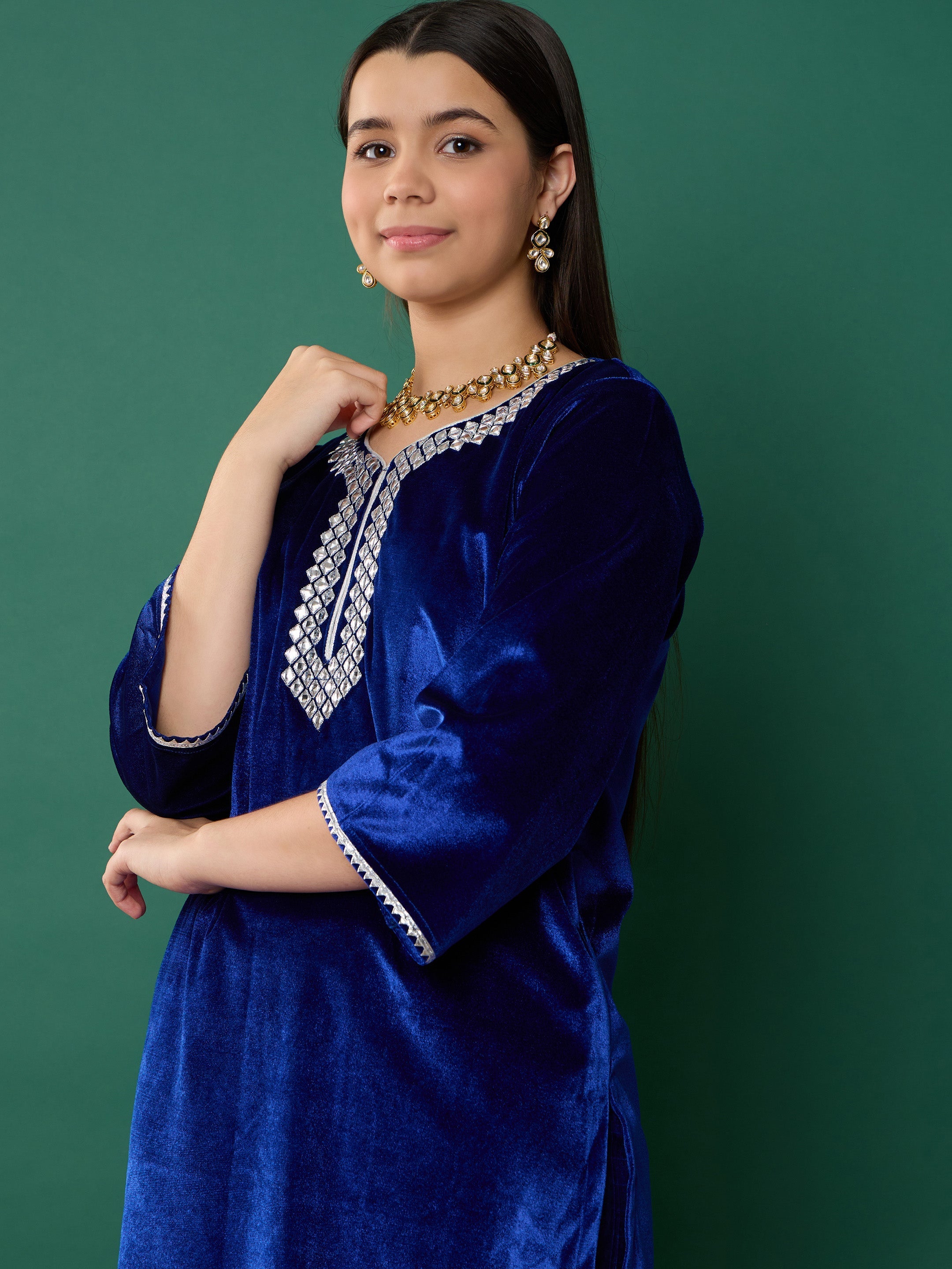 Girl Royal Blue Velvet Emb Straight Kurta With Pants