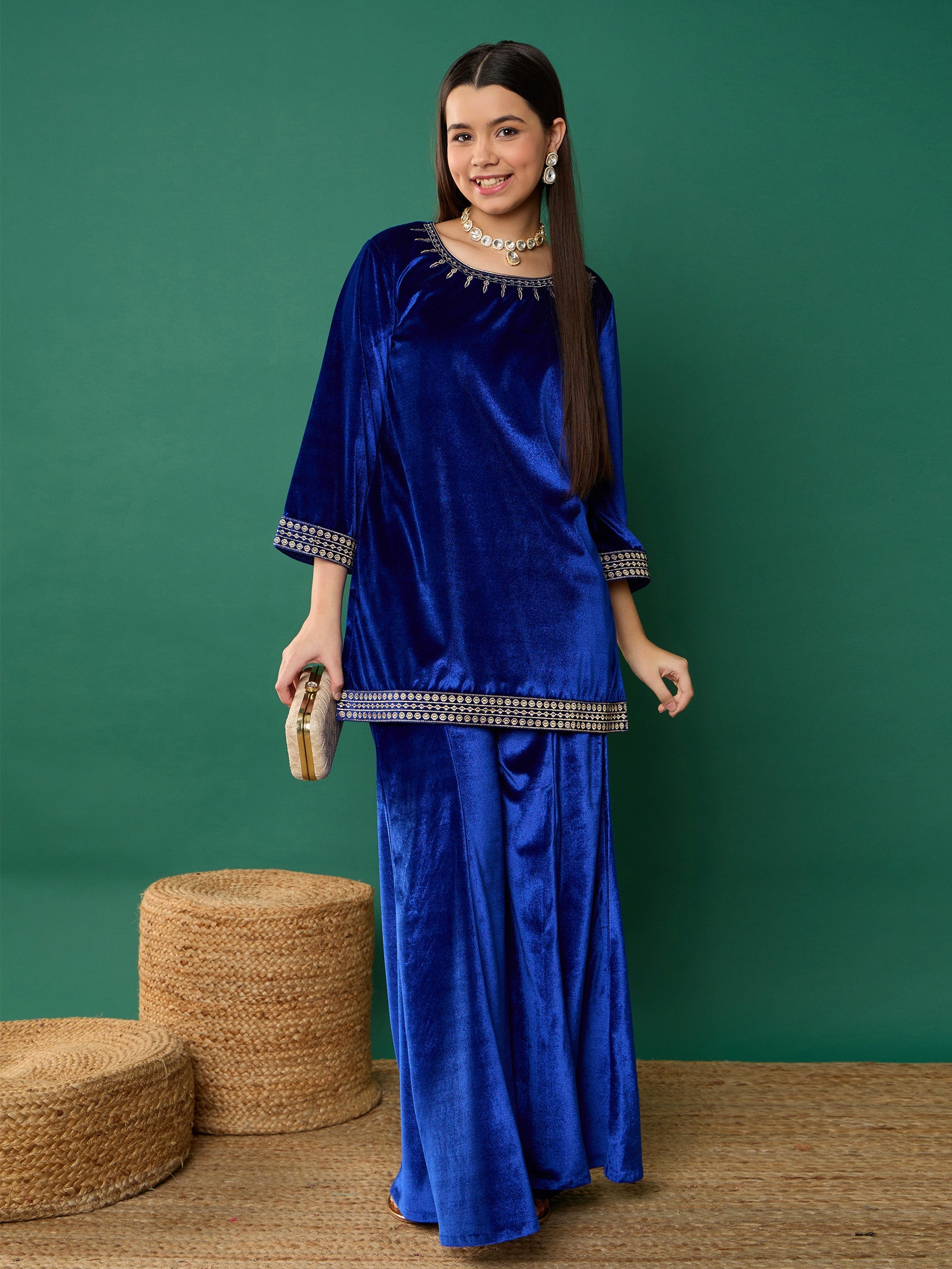 Girl Royal Blue Velvet Emb Kurta With Palazzos