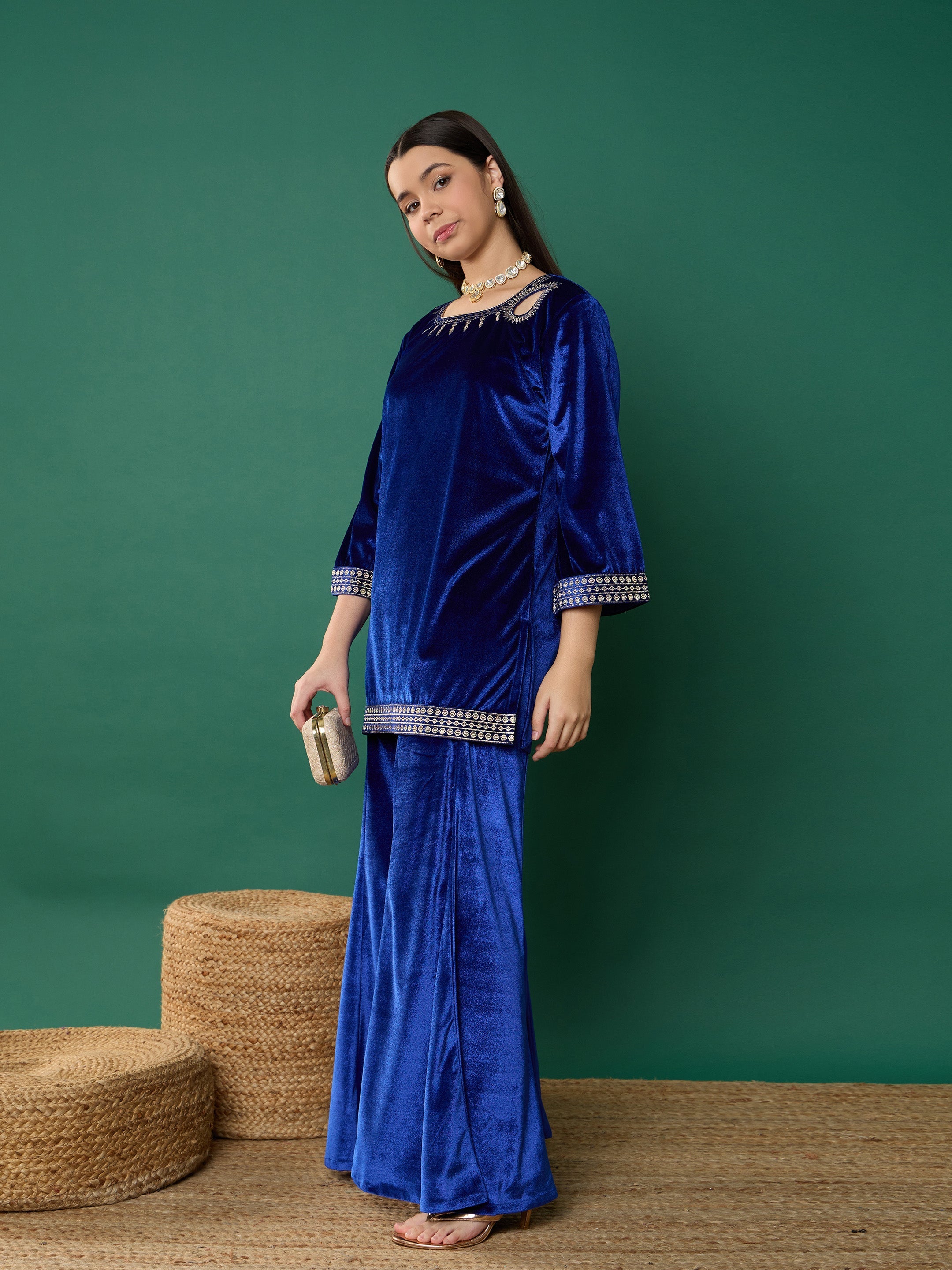 Girl Royal Blue Velvet Emb Kurta With Palazzos