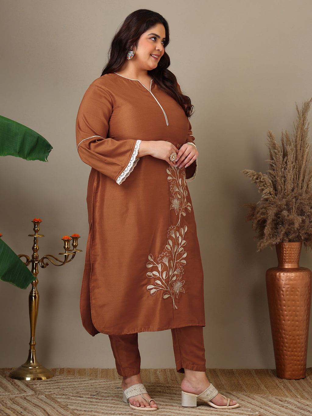 Women Plus Size Floral Embroidered Kurta with Trousers - ID