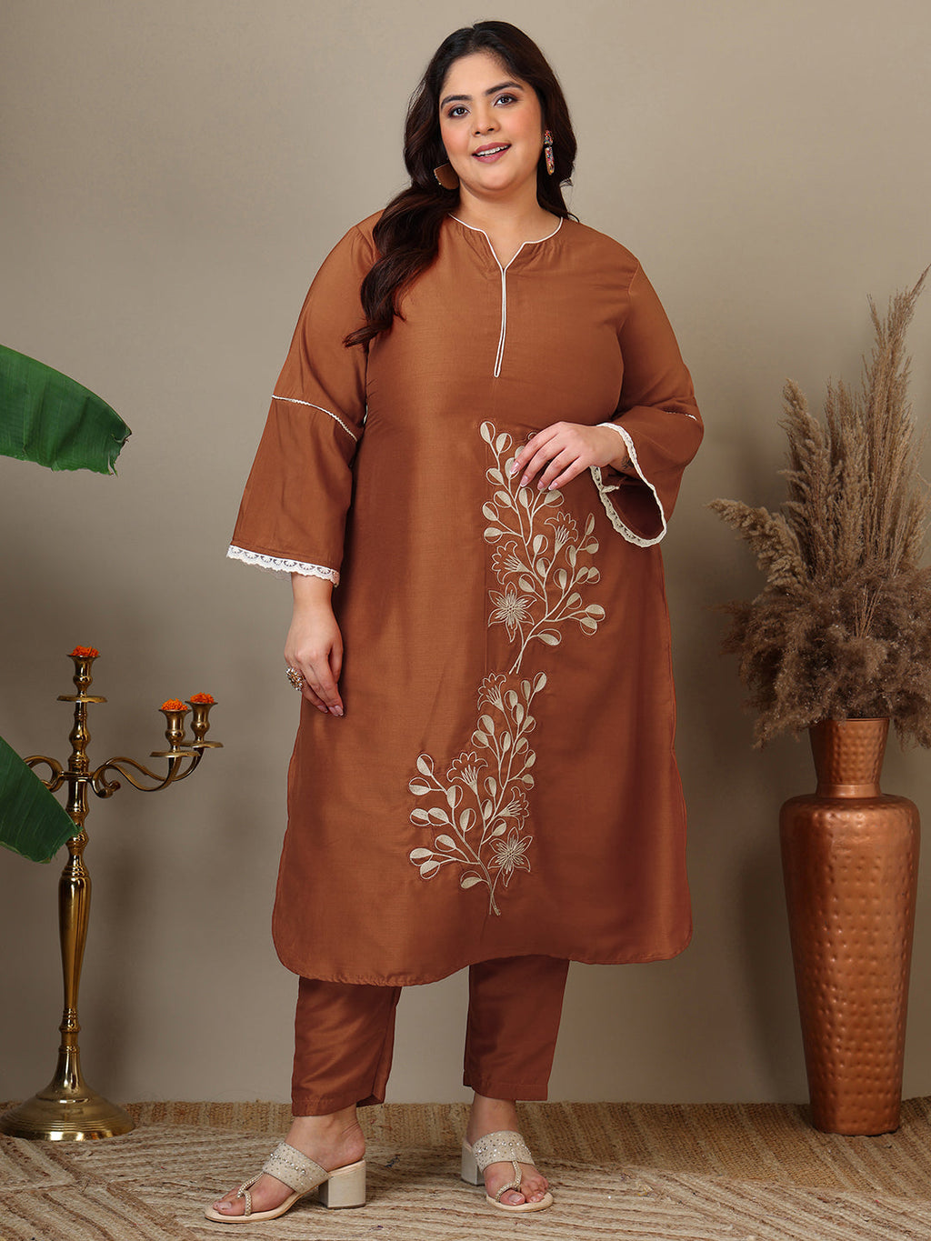 Women Plus Size Floral Embroidered Kurta with Trousers - ID