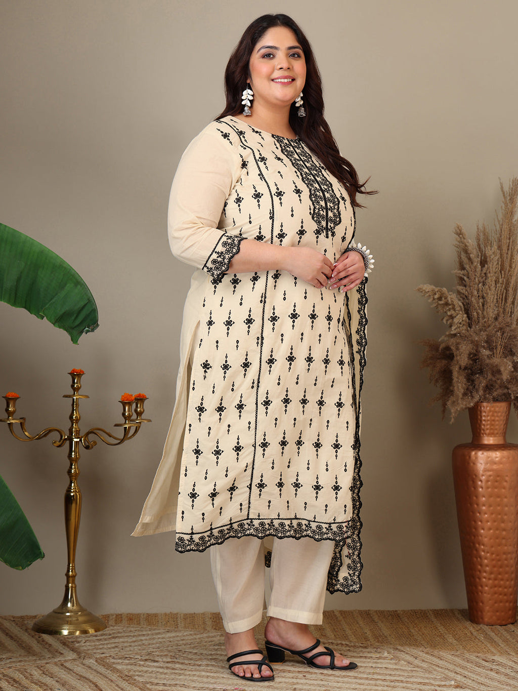 Women Ethnic Motifs Embroidered Thread Work Kurta with Trousers & With Dupatta - ID