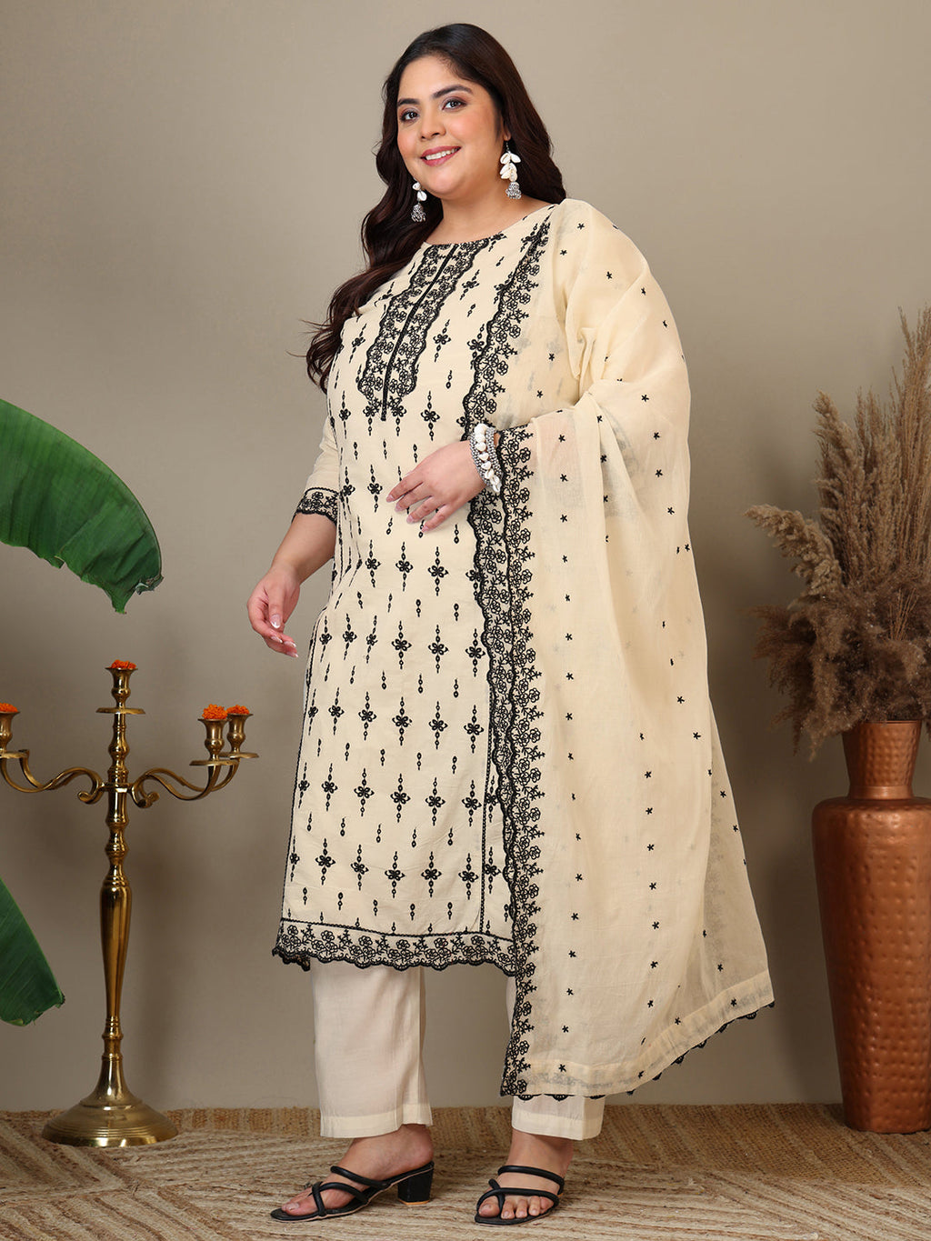Women Ethnic Motifs Embroidered Thread Work Kurta with Trousers & With Dupatta - ID