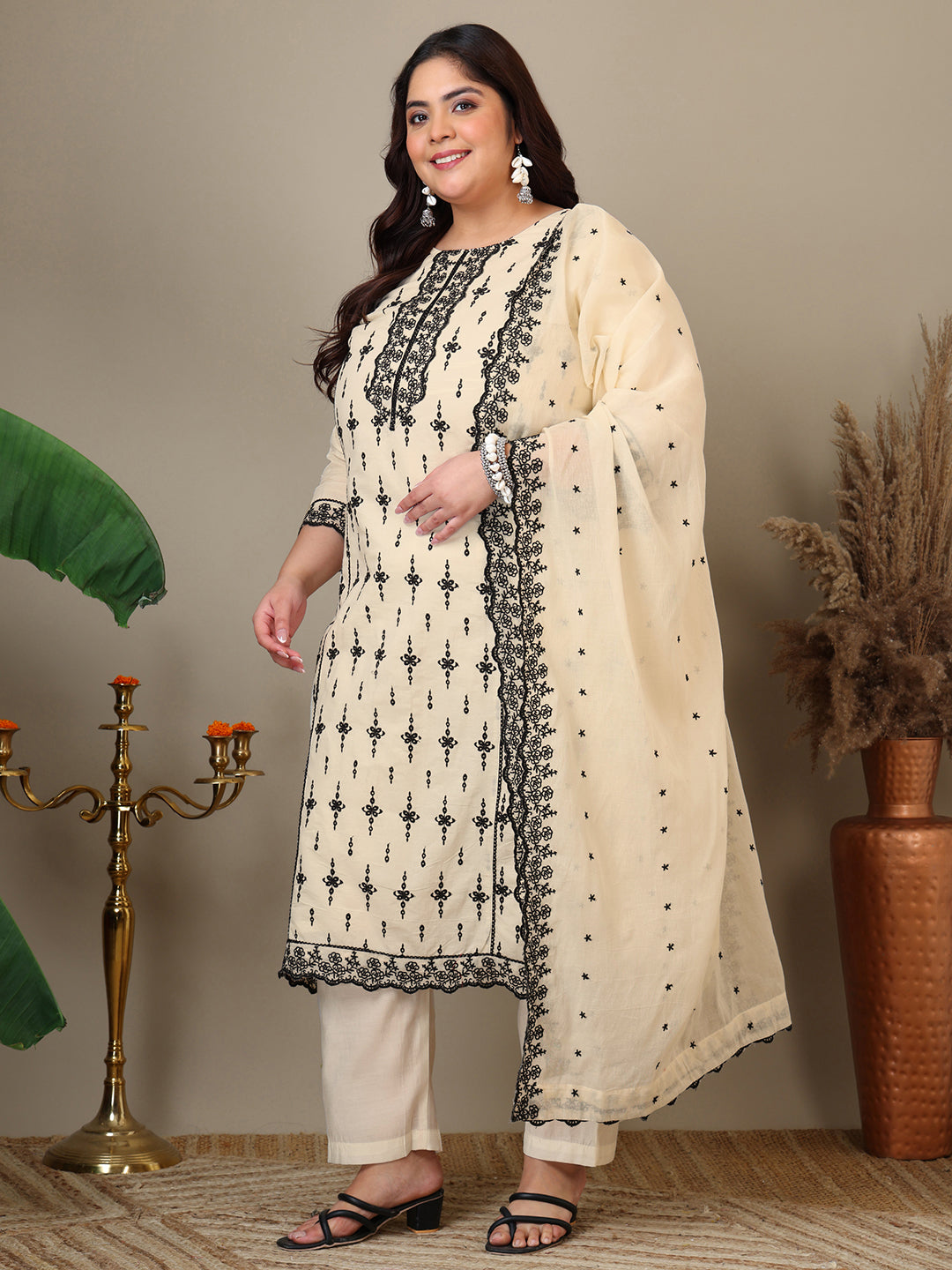 Women Ethnic Motifs Embroidered Thread Work Kurta with Trousers & With Dupatta - ID