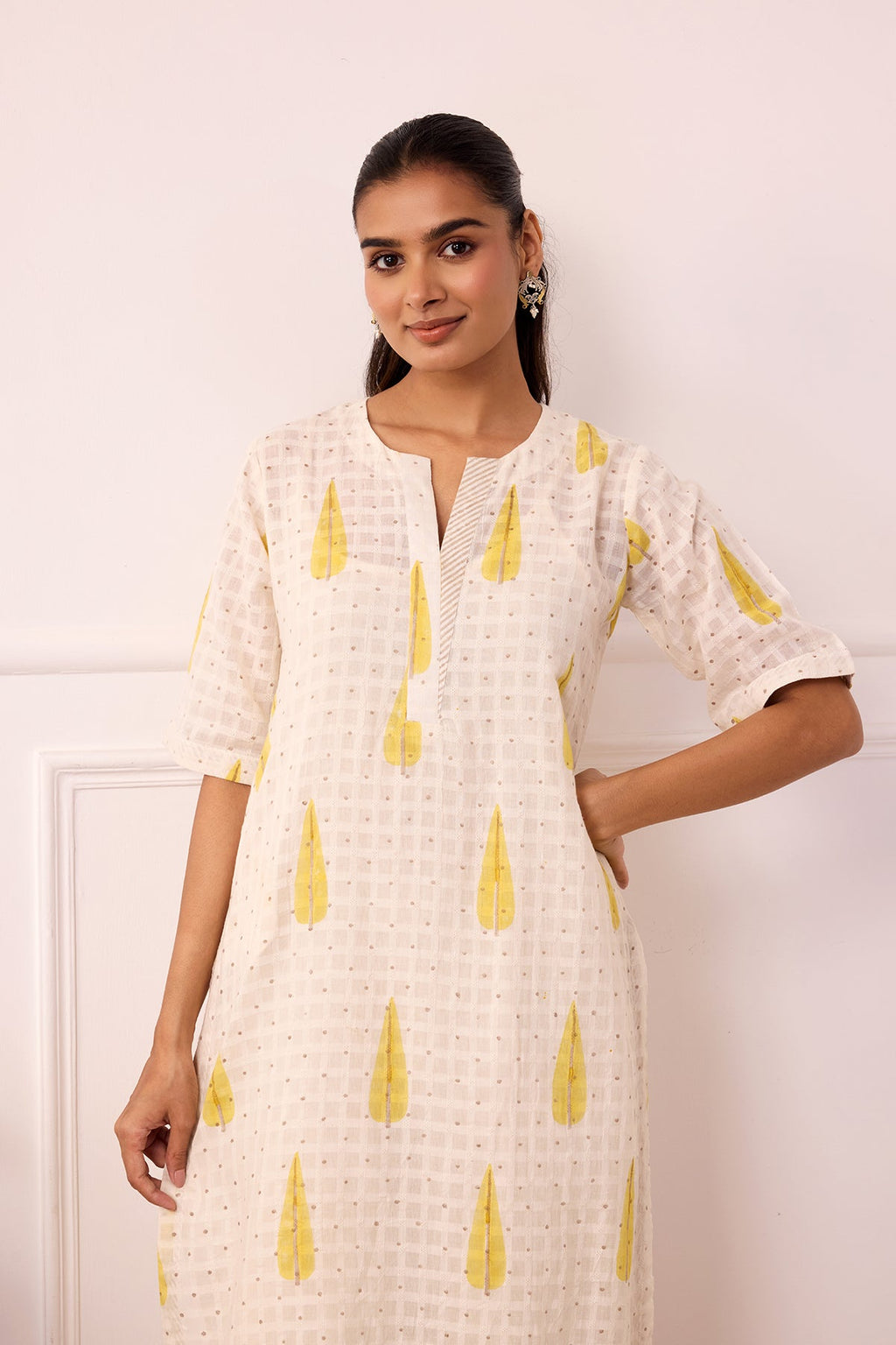 Ambarsariya off White Long Kurta & Pant Set of 2-FL