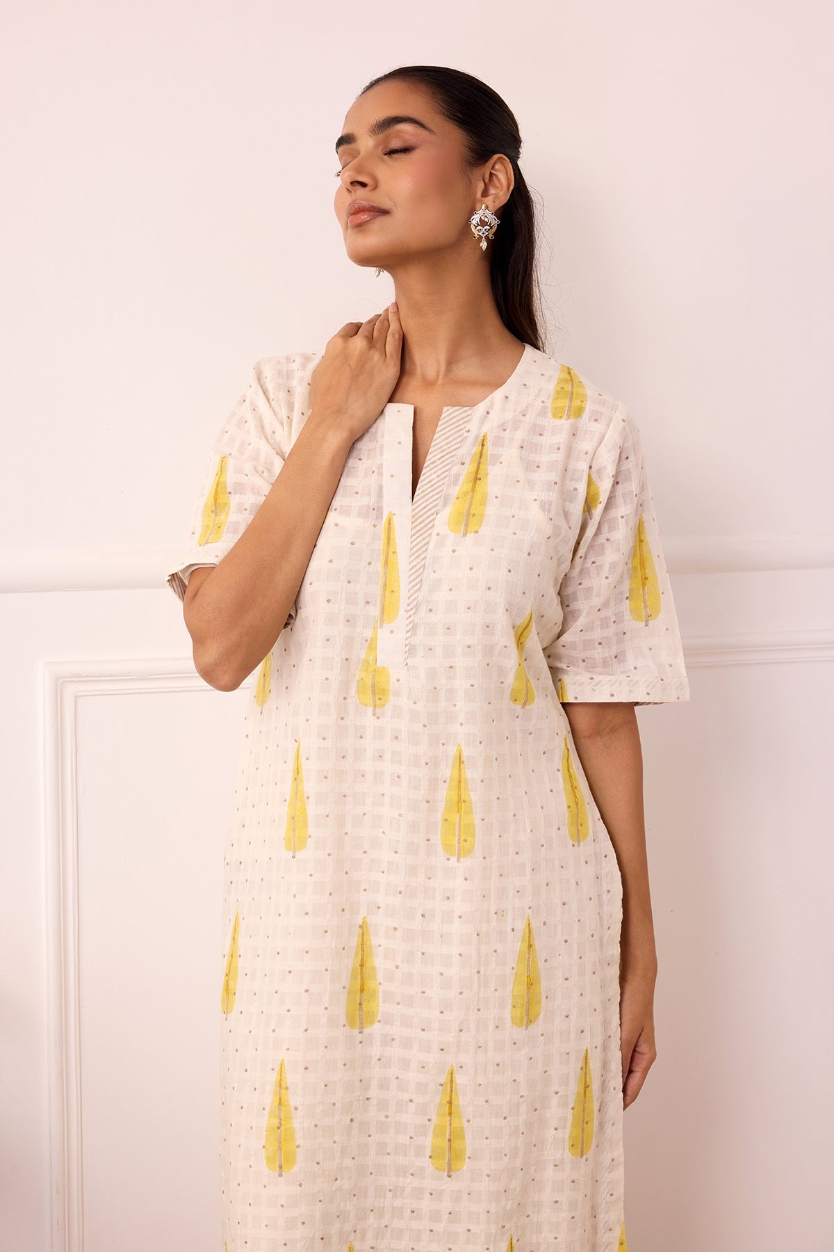 Ambarsariya off White Long Kurta & Pant Set of 2-FL