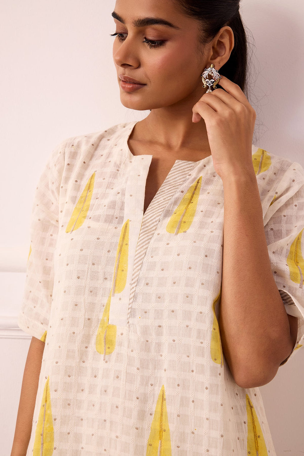 Ambarsariya off White Long Kurta & Pant Set of 2-FL