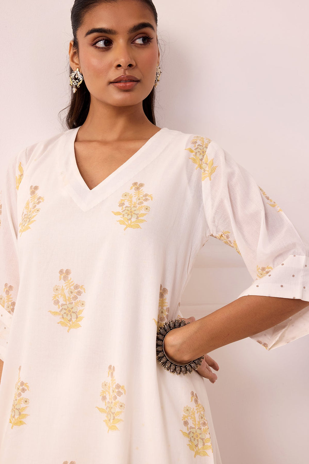 Ambarsariya White Kurta & Pant Set of 2-FL