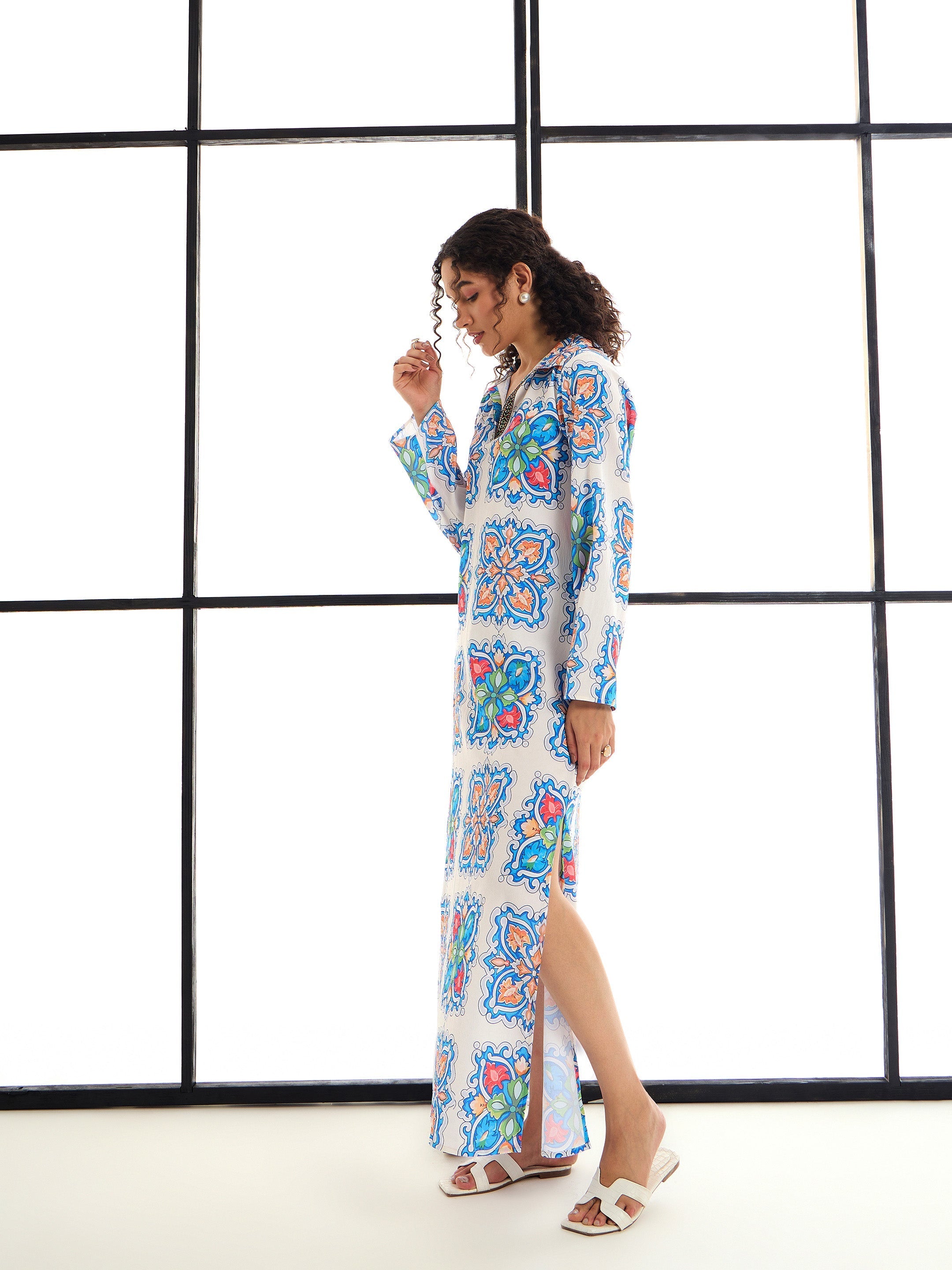 Women White & Blue Floral Abaya Dress