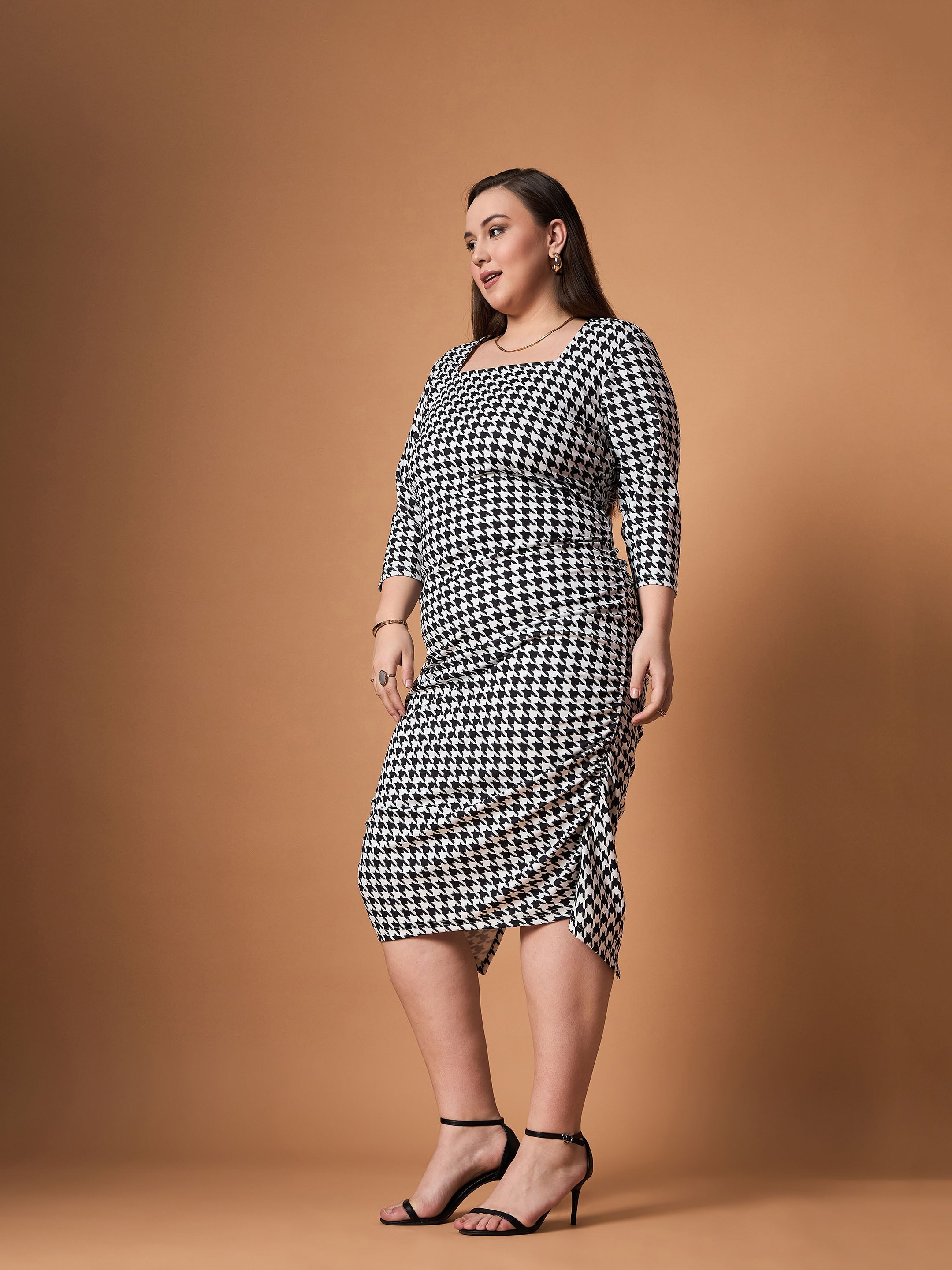 Women Black & White Houndstooth Ruched Dress