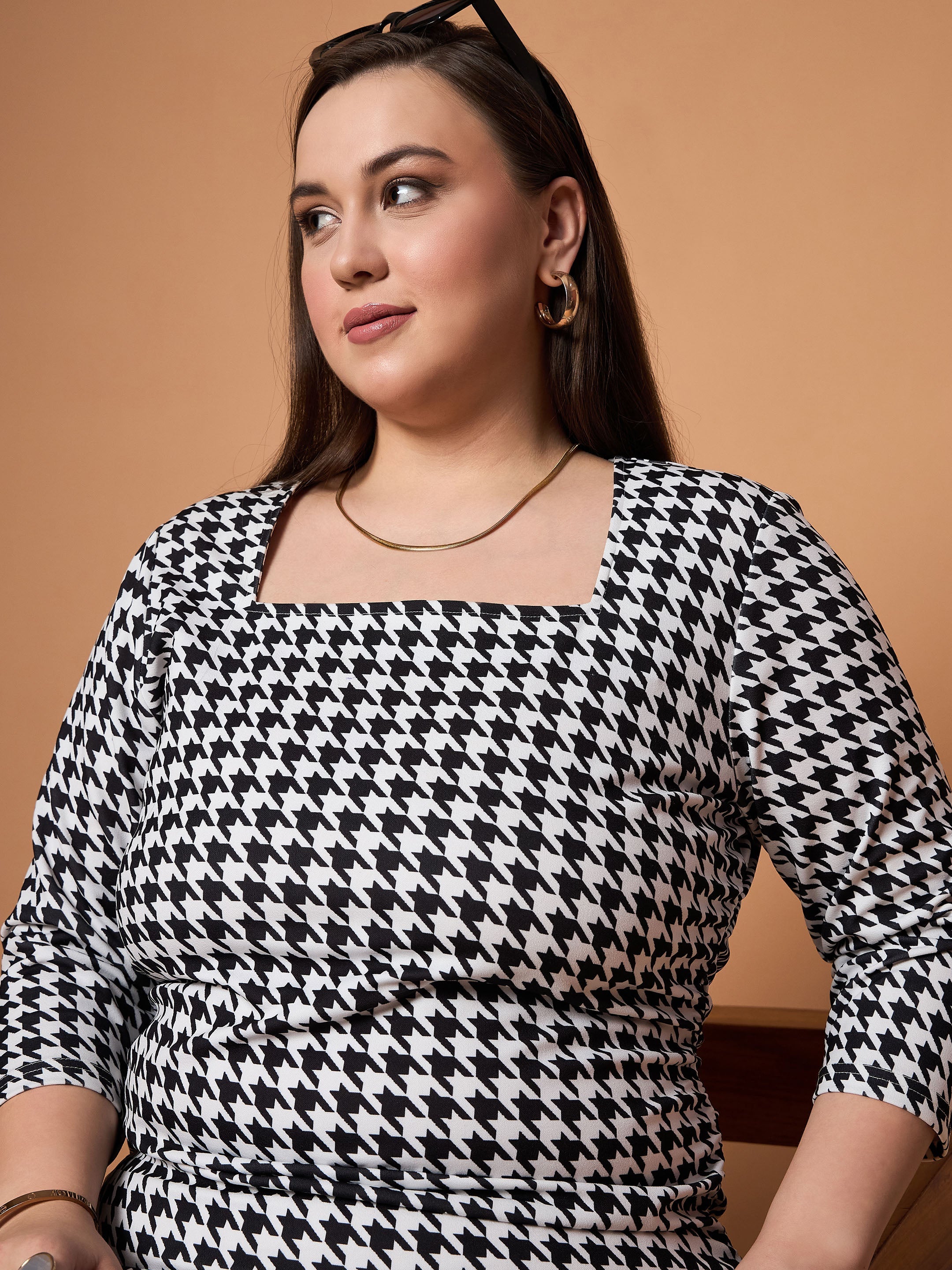 Women Black & White Houndstooth Ruched Dress