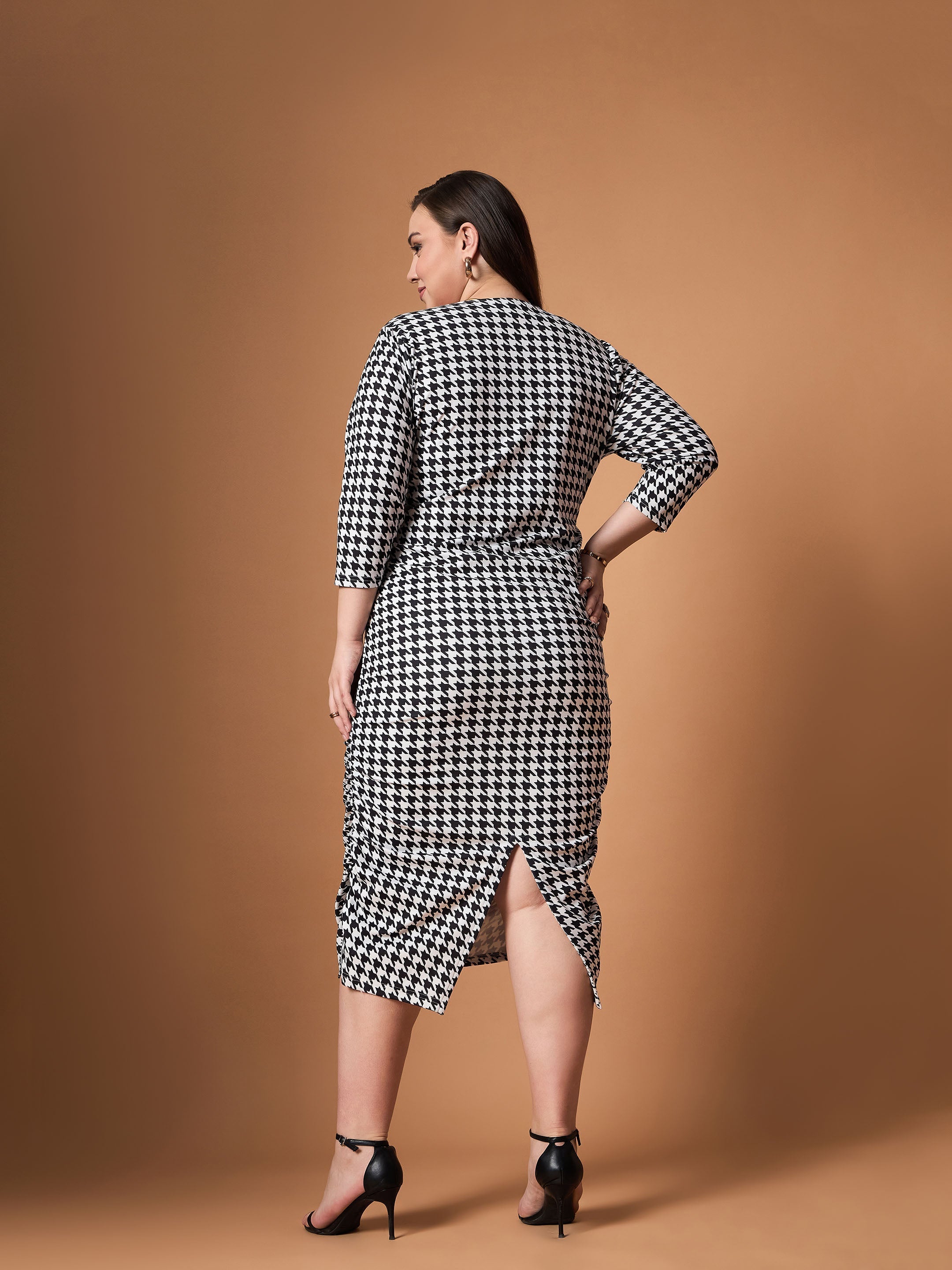 Women Black & White Houndstooth Ruched Dress