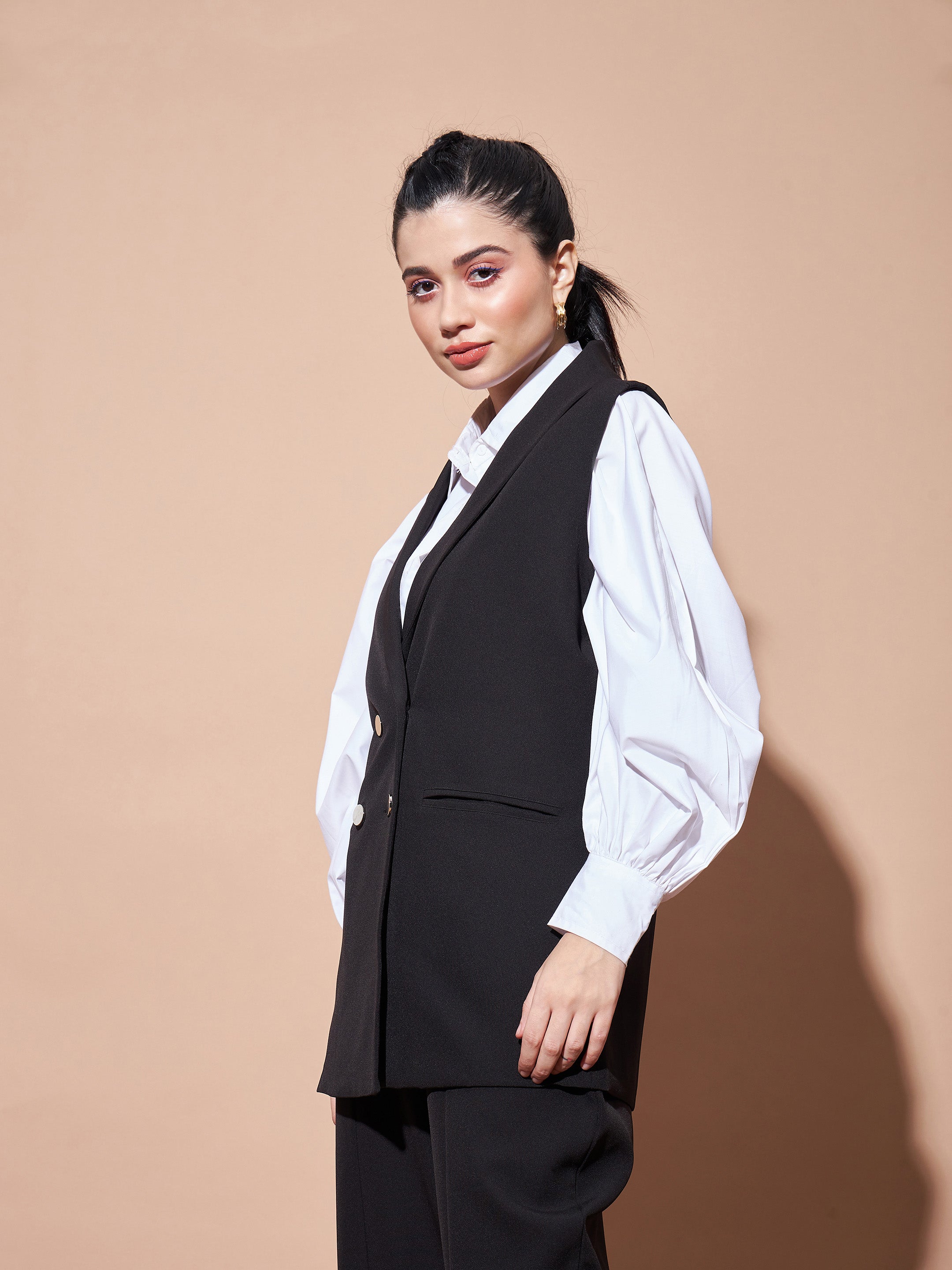 Women Black Show Pocket Sleeveless Longline Blazer