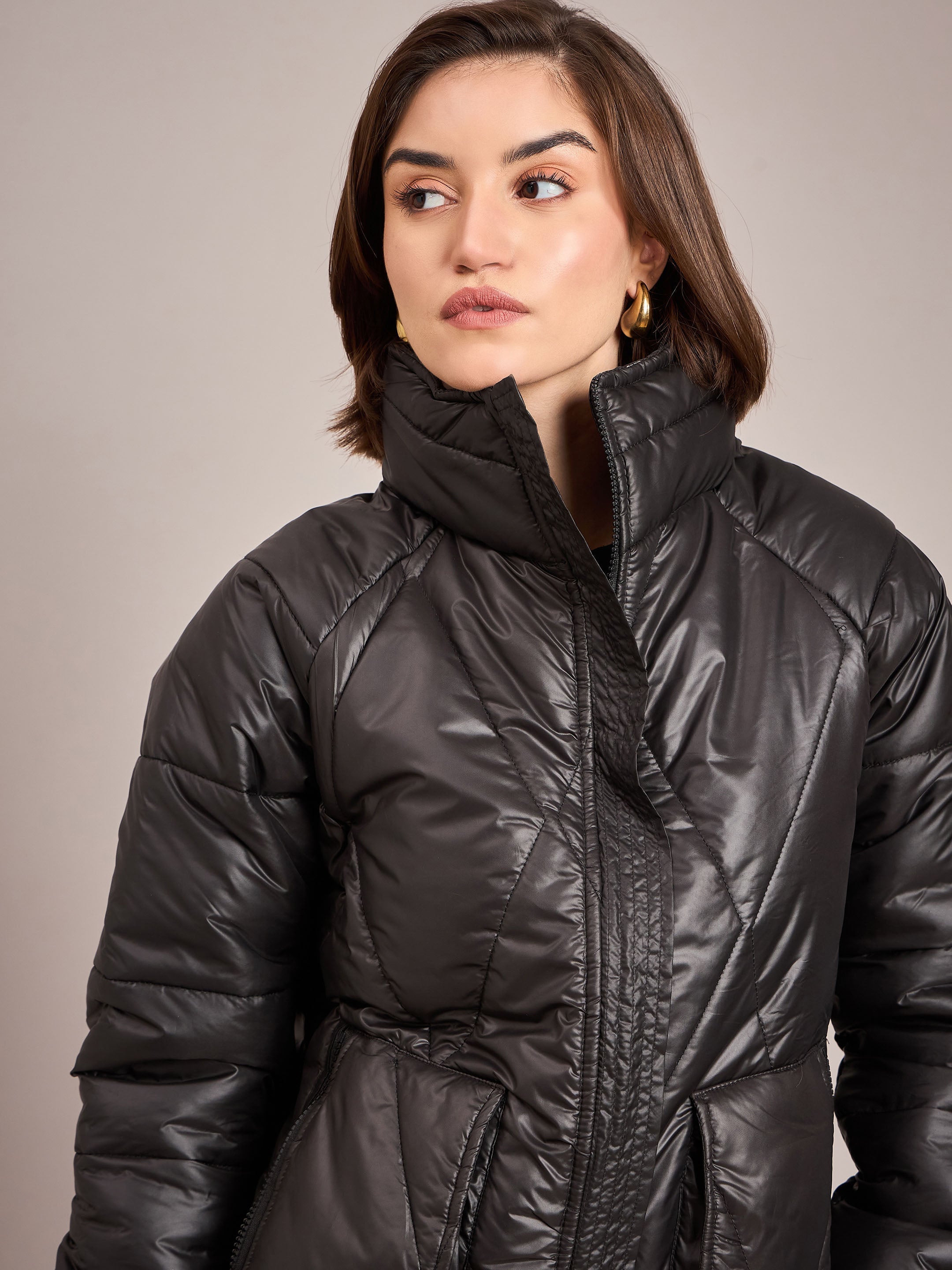 Women Black High Neck Diamond Quilt Puffer Jacket