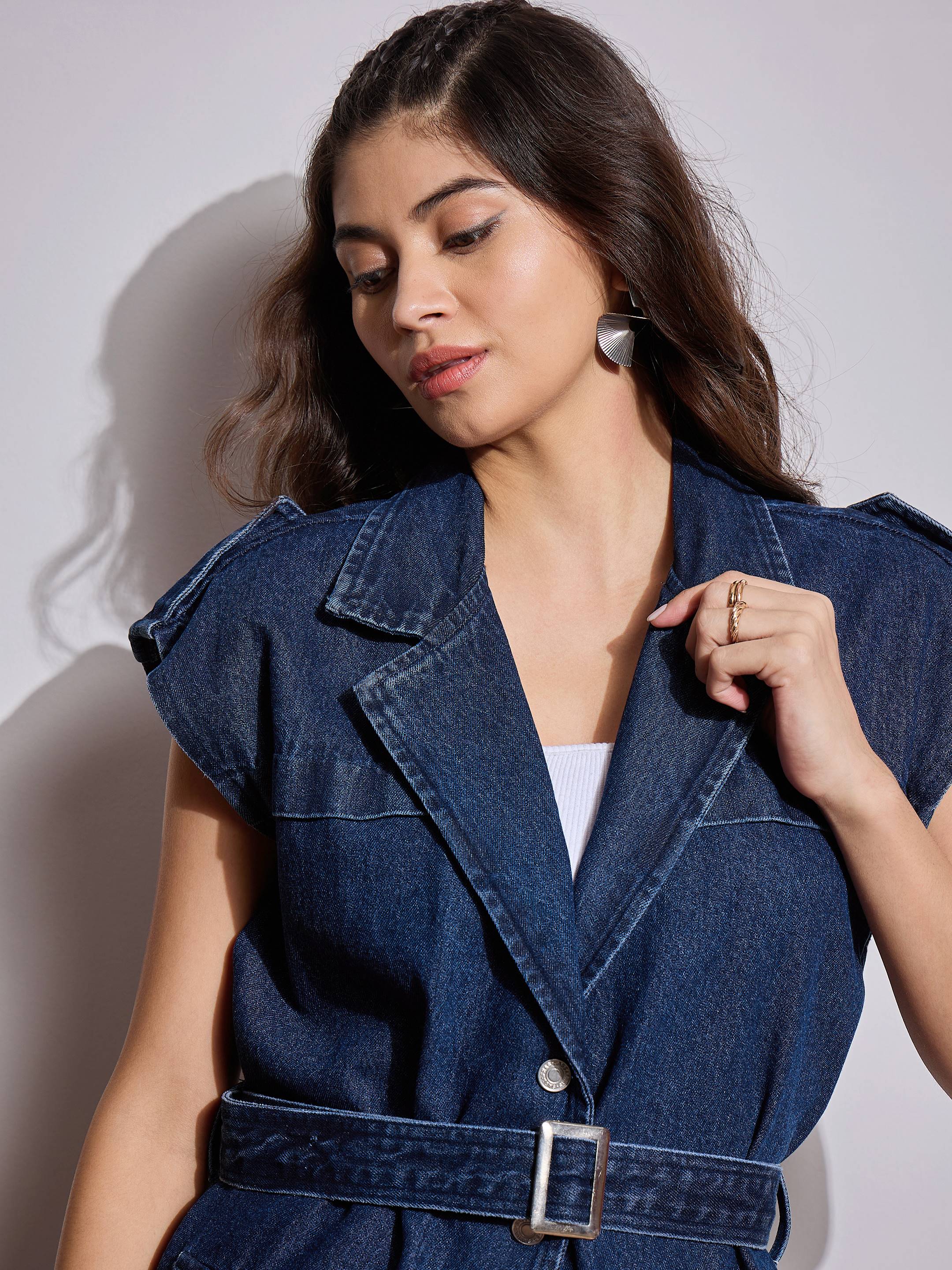 Women Blue Washed Pocket Detail Sleeveless Belted Jacket