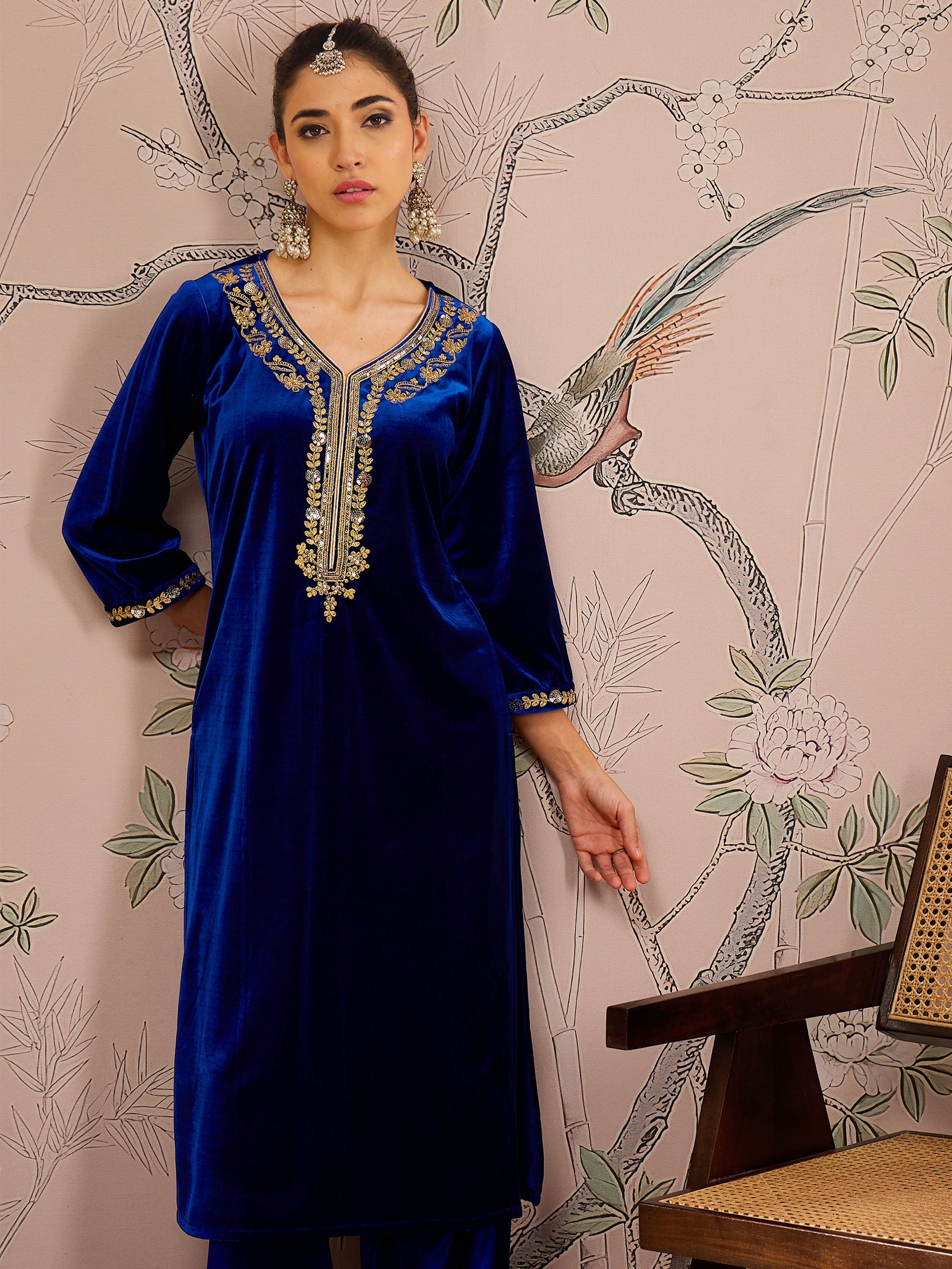 Women Royal Blue Velvet Front Embroidered Straight Kurta