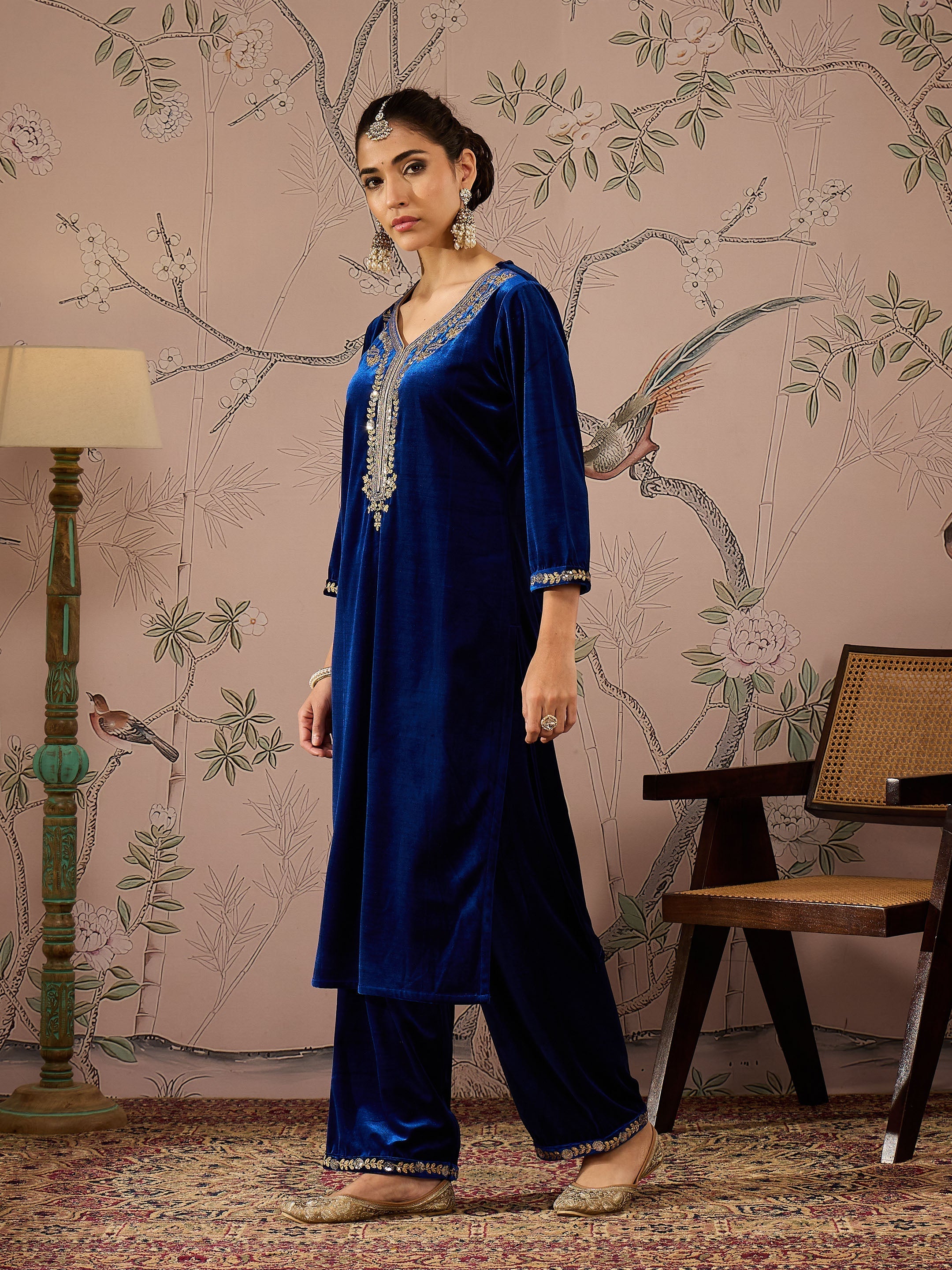 Women Royal Blue Velvet Front Embroidered Straight Kurta