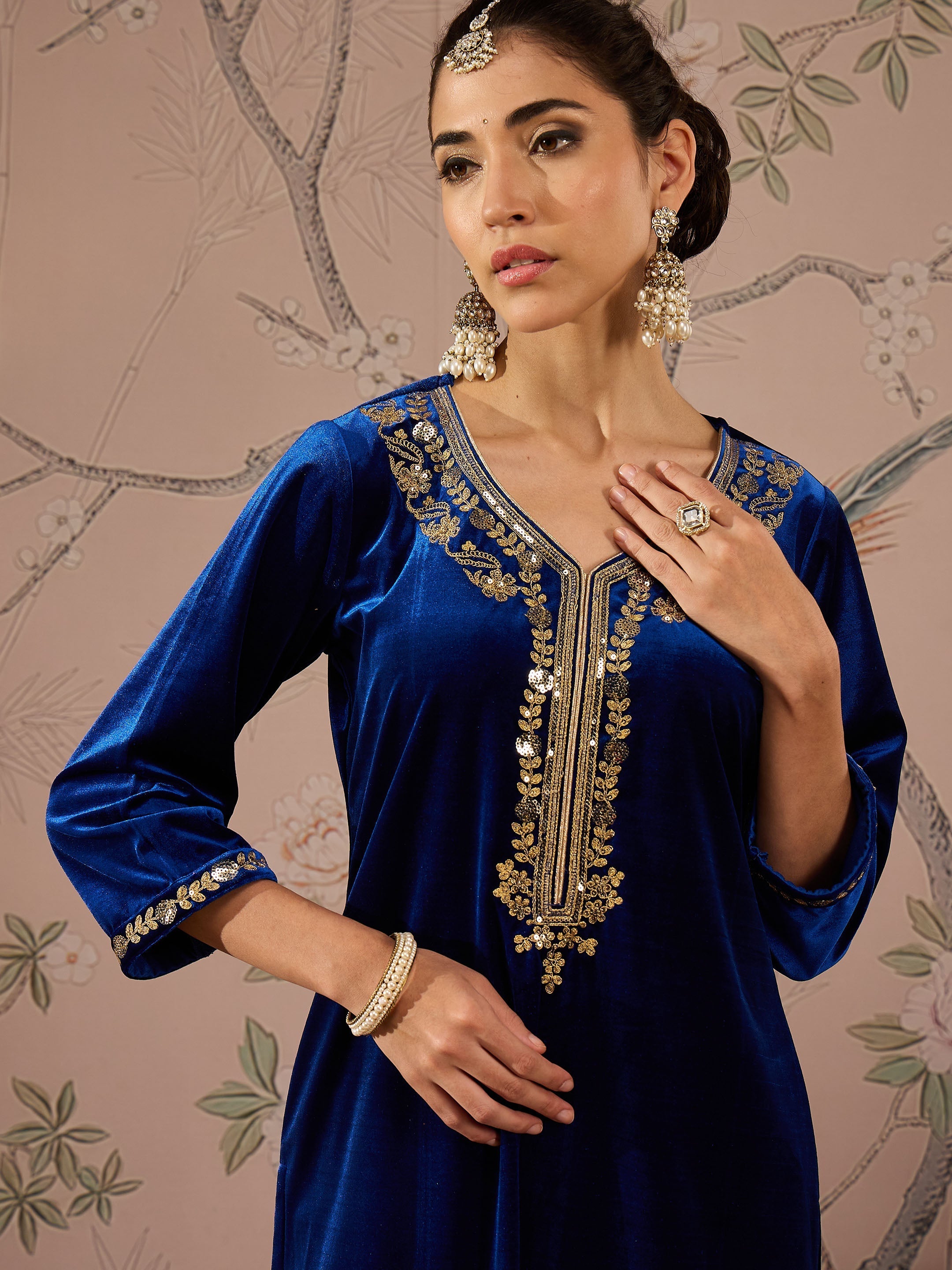 Women Royal Blue Velvet Front Embroidered Straight Kurta