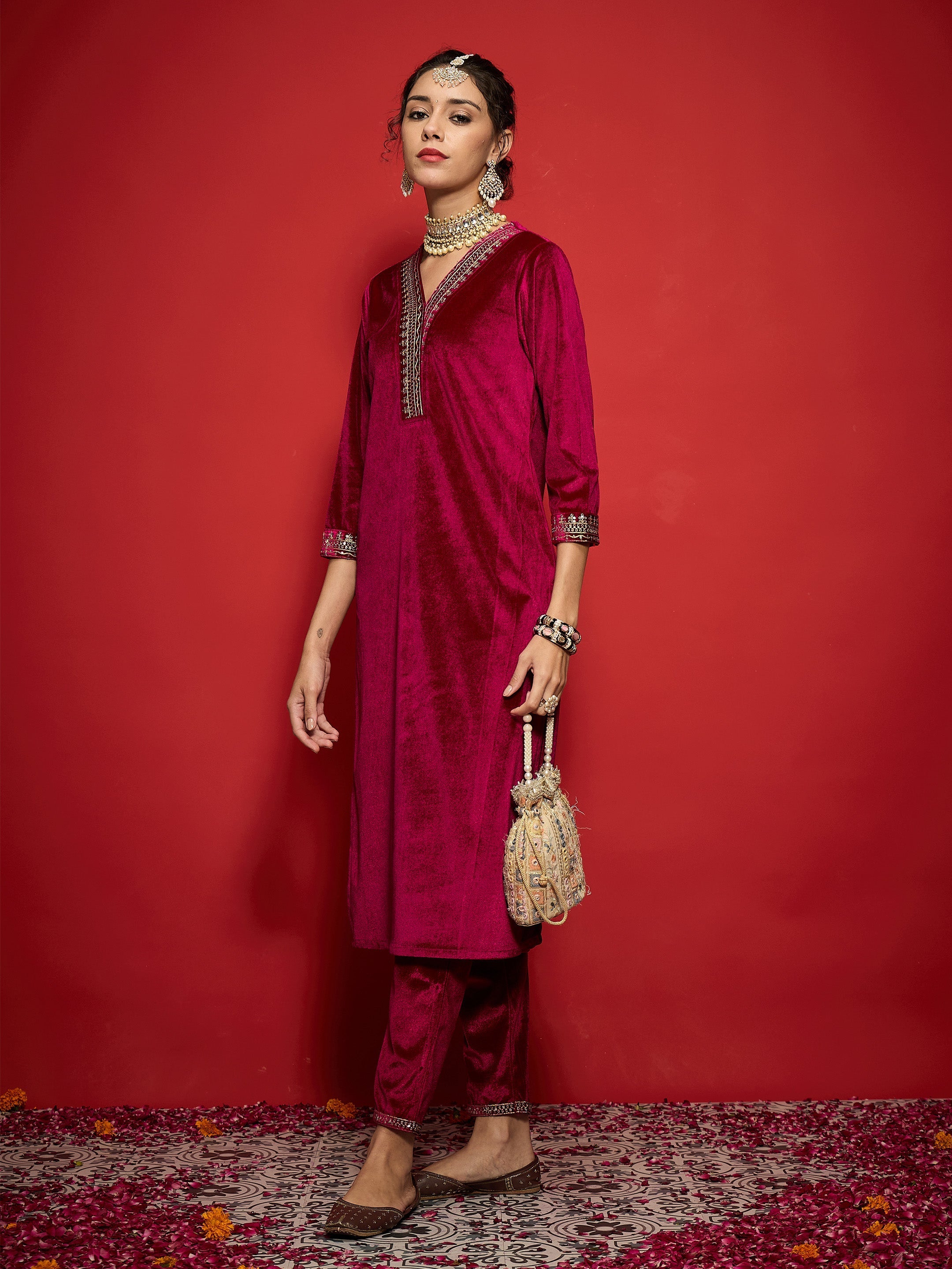 Women Fuchsia Velvet Embroidered Straight Kurta